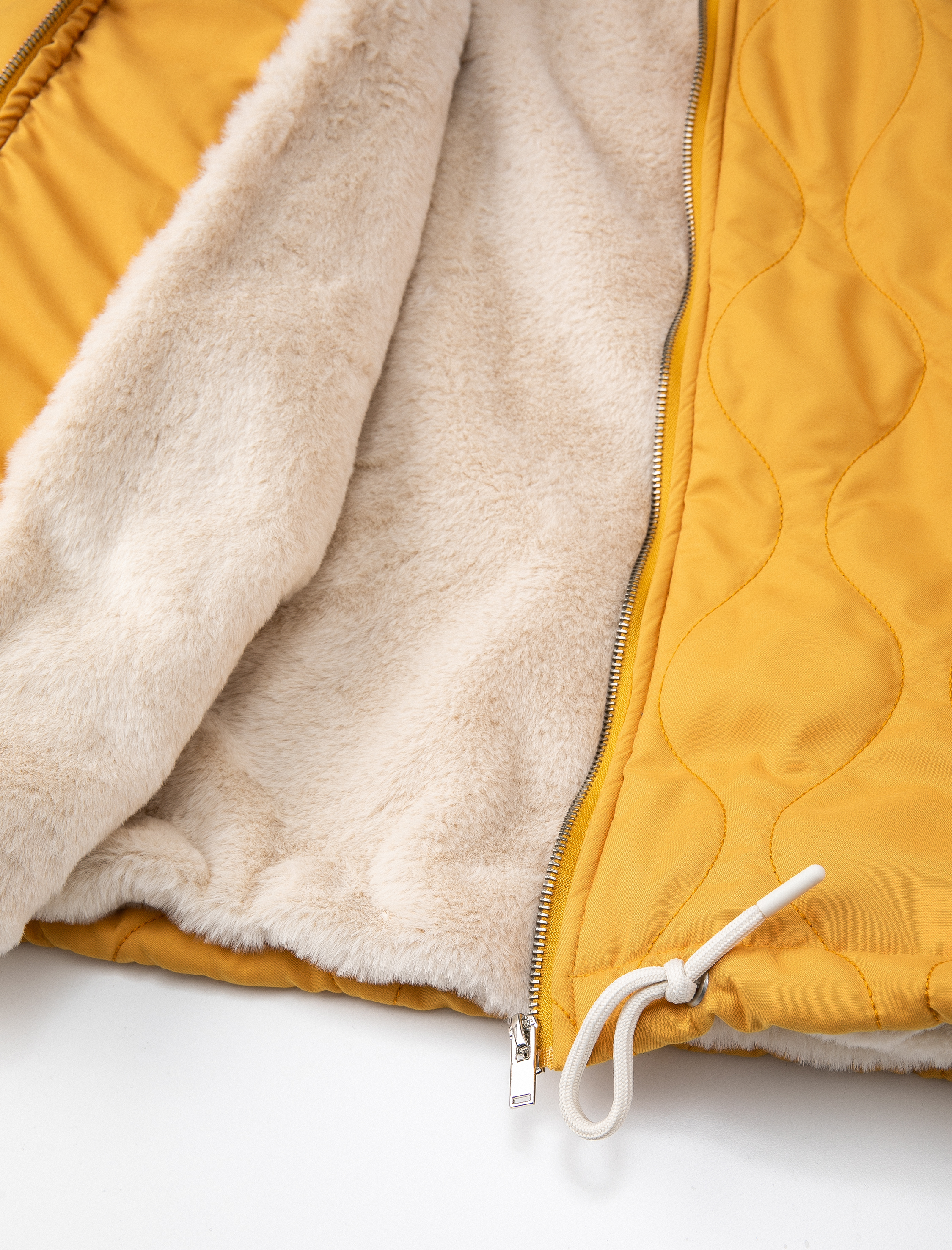   Yakası Suni Kürklü Kapitone Ceket Fermuarlı Cepli