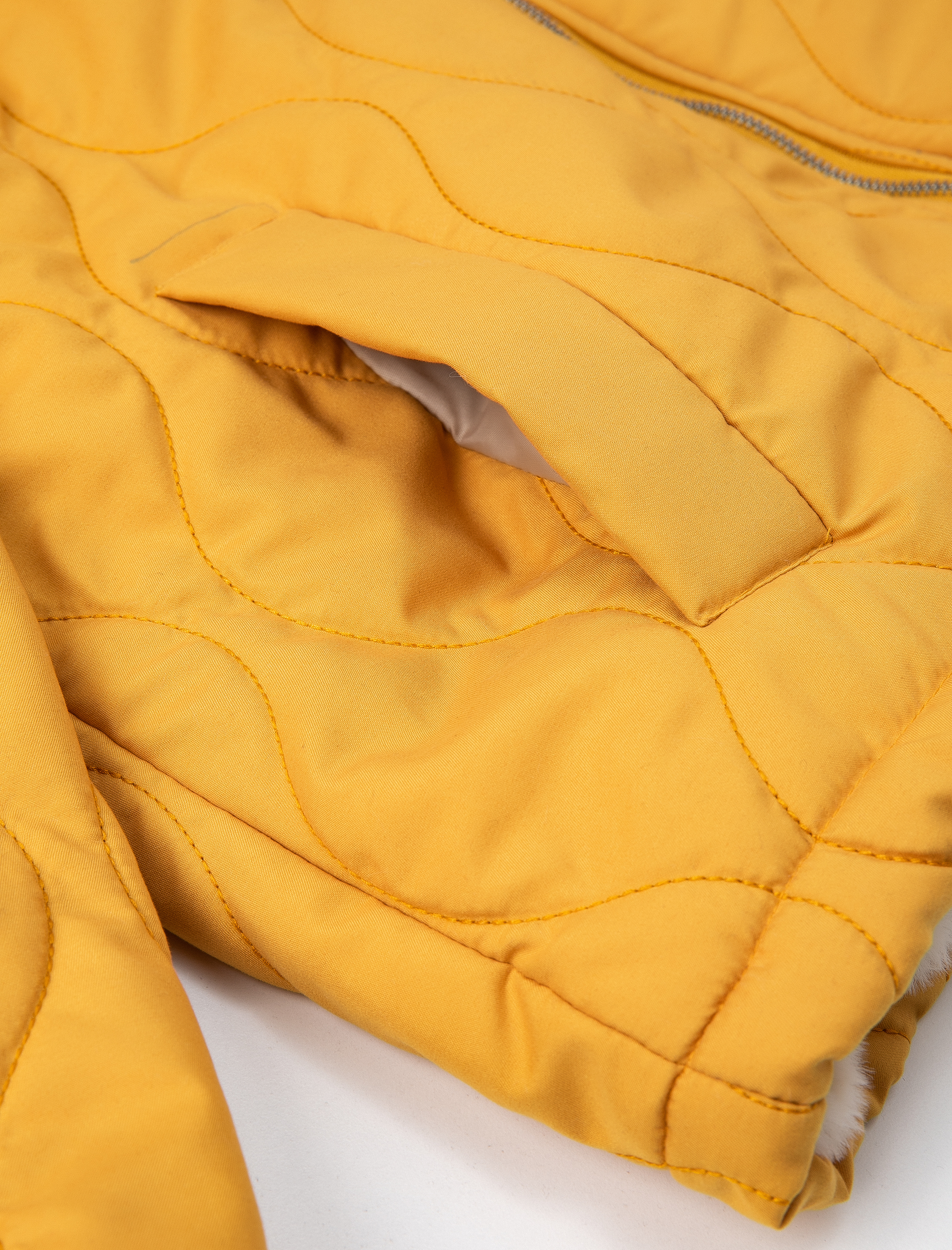   Yakası Suni Kürklü Kapitone Ceket Fermuarlı Cepli