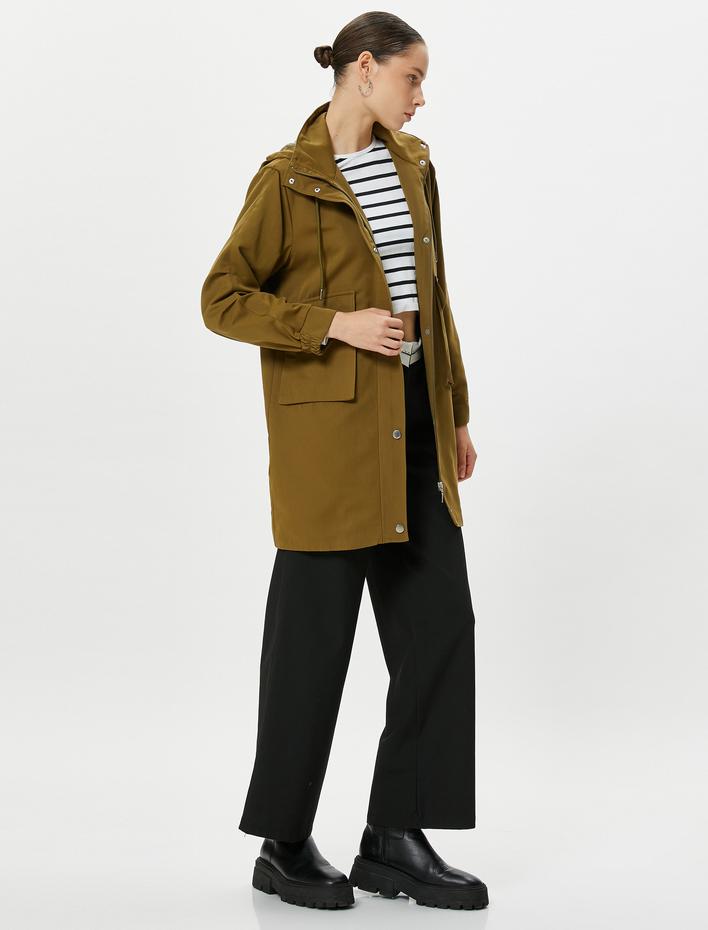  Kapüşonlu Uzun Trençkot Cep Detaylı Fermuarlı Çıtçıt Rüzgar Kapaklı