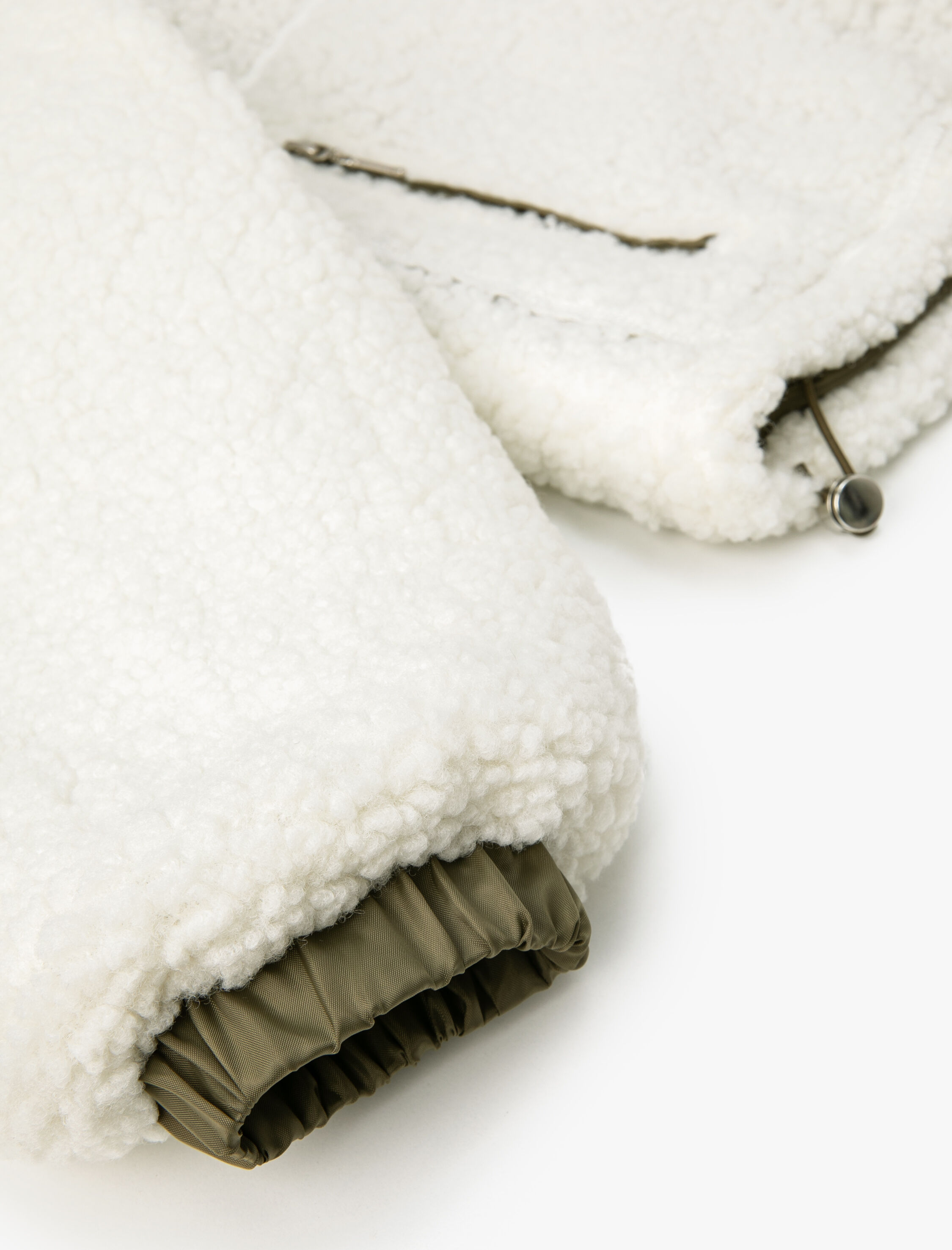   Kapşonlu Peluş Ceket Fermuarlı Astarlı Cepli