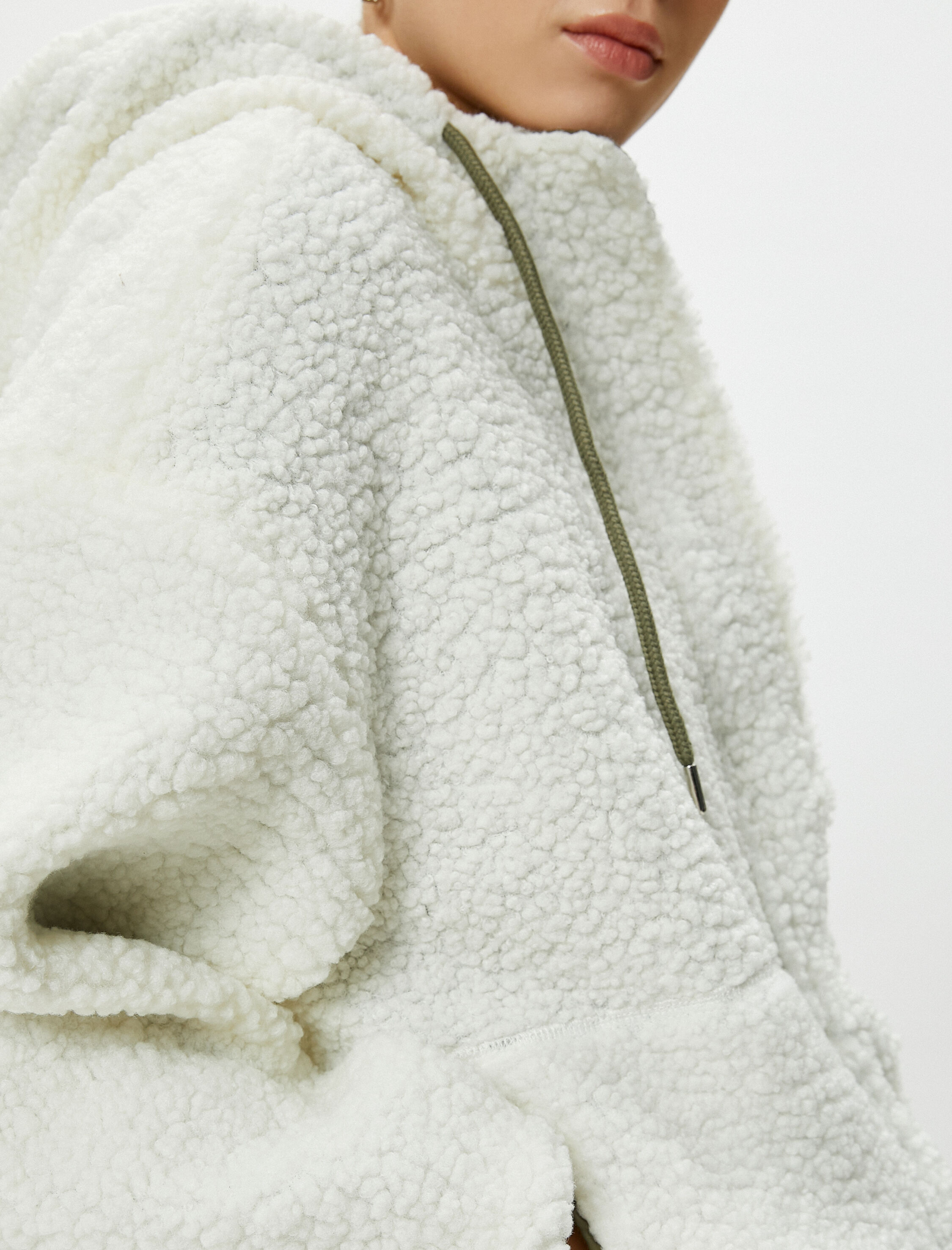   Kapşonlu Peluş Ceket Fermuarlı Astarlı Cepli