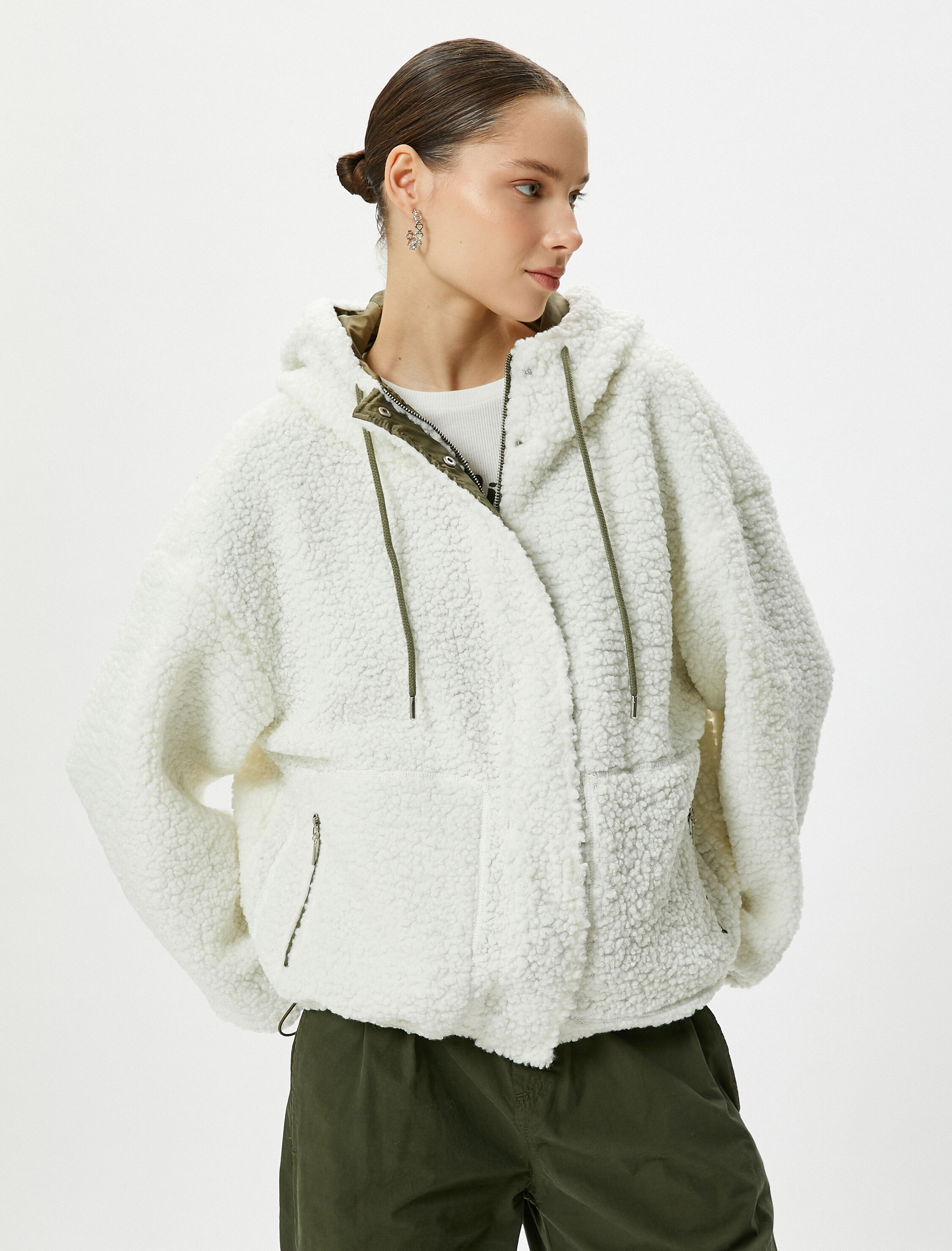   Kapşonlu Peluş Ceket Fermuarlı Astarlı Cepli