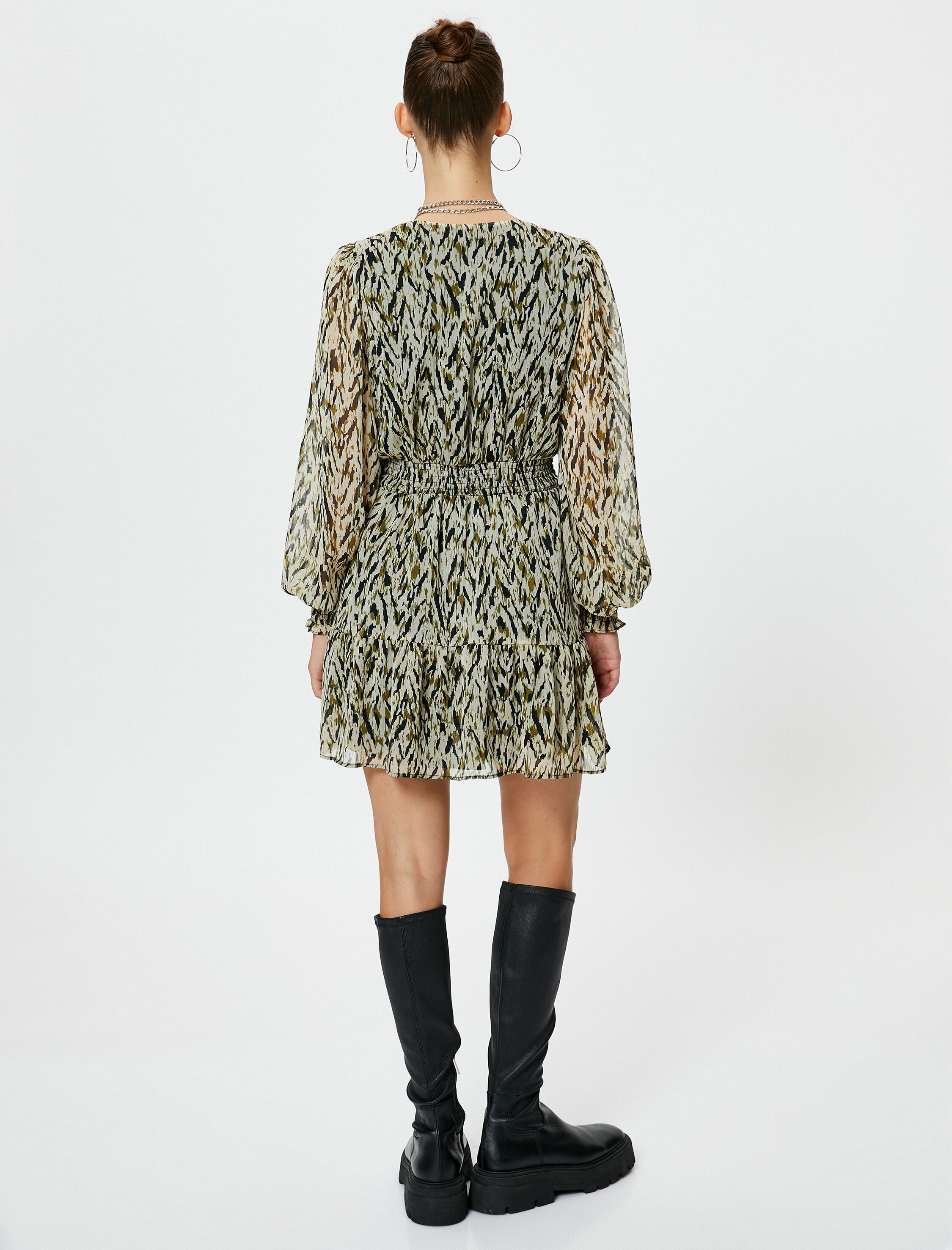   Tül Mini Elbise Kruvaze Yaka Fırfırlı Desenli Uzun Kollu Manşetleri Lastikli