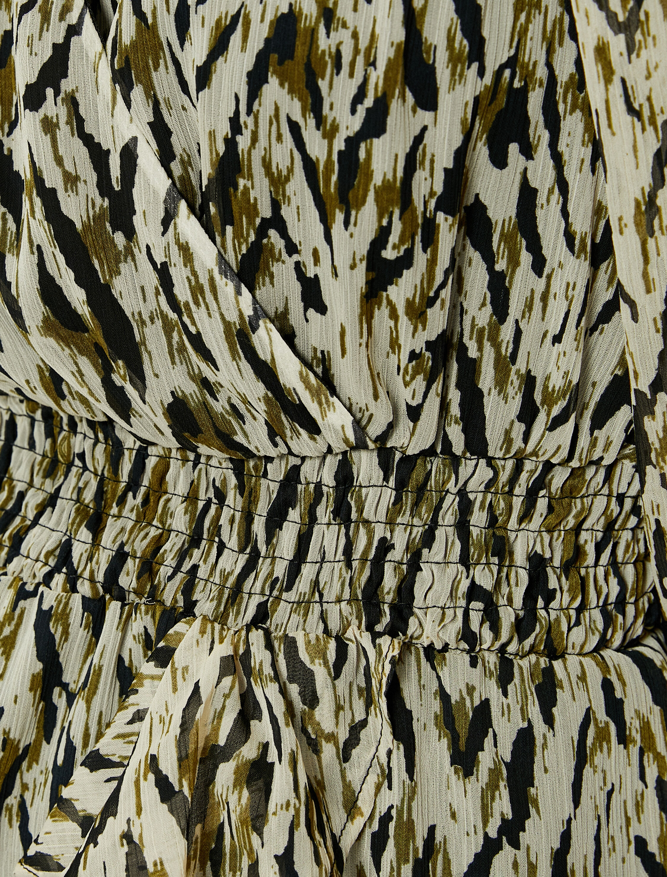   Tül Mini Elbise Kruvaze Yaka Fırfırlı Desenli Uzun Kollu Manşetleri Lastikli