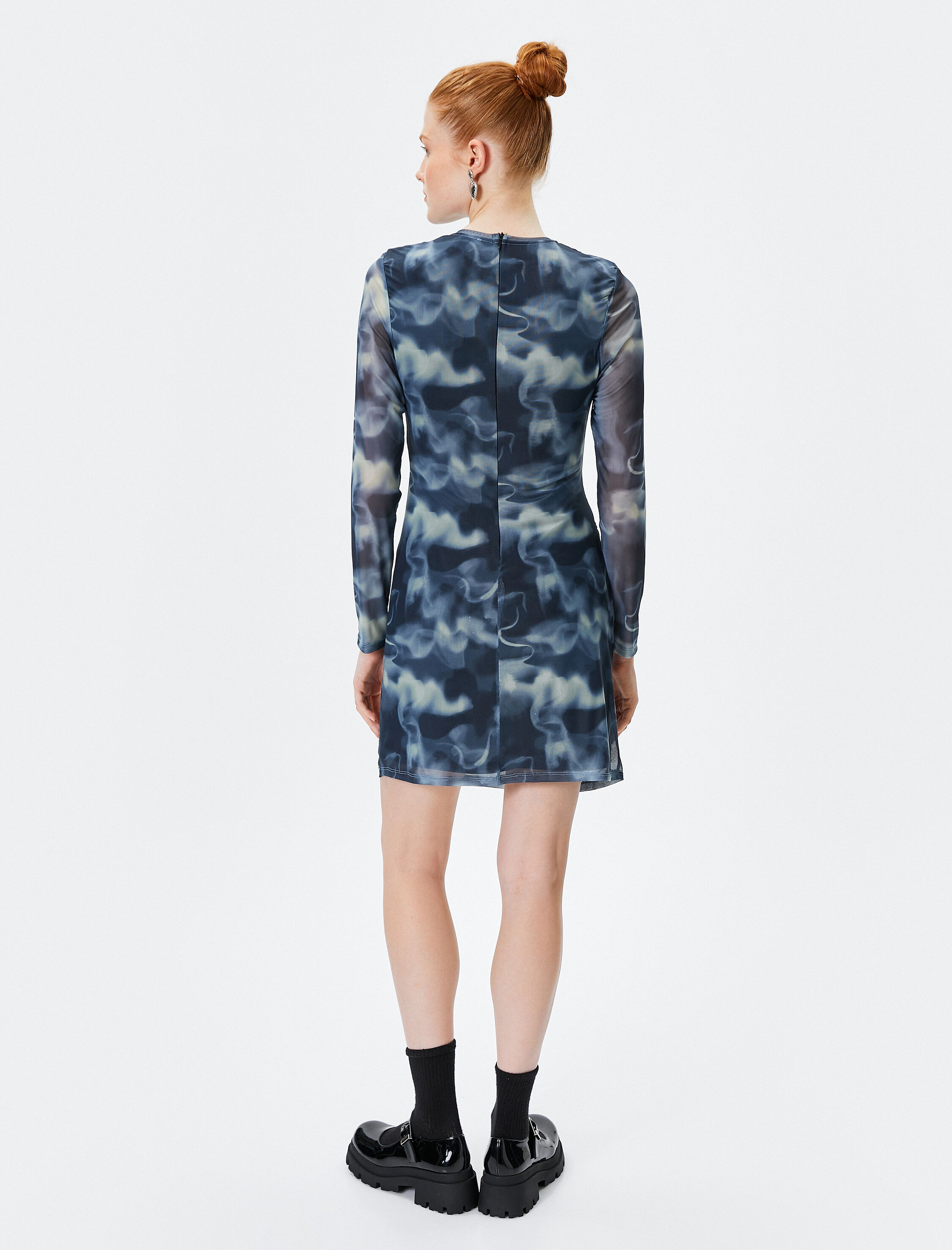   Mini Tül Kalem Elbise Batik Desenli Drape Detaylı Slim Fit Uzun Kollu Yuvarlak Yaka