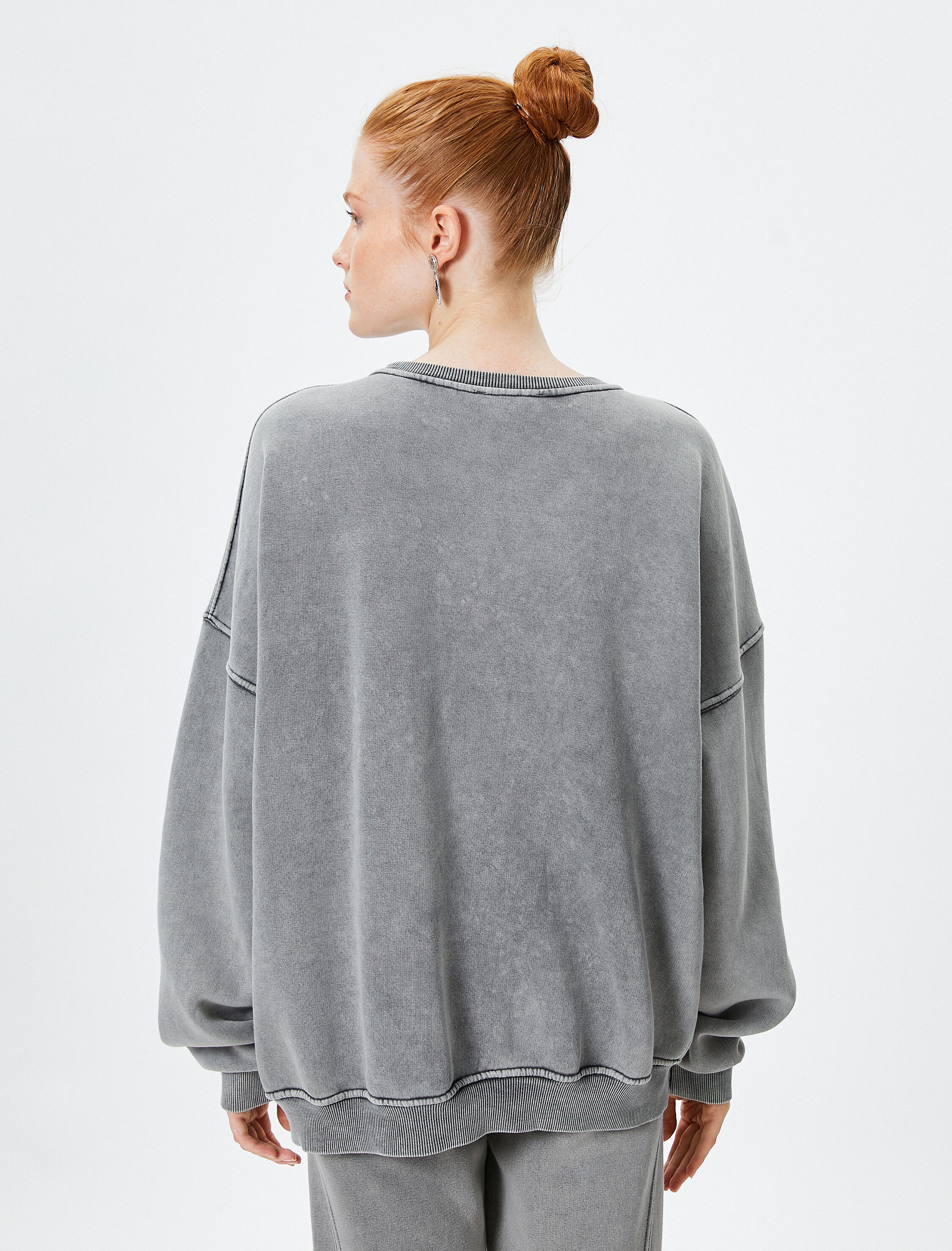   Soluk Efektli Oversize Sweatshirt Şardonlu Uzun Kollu Bisiklet Yaka Baskılı