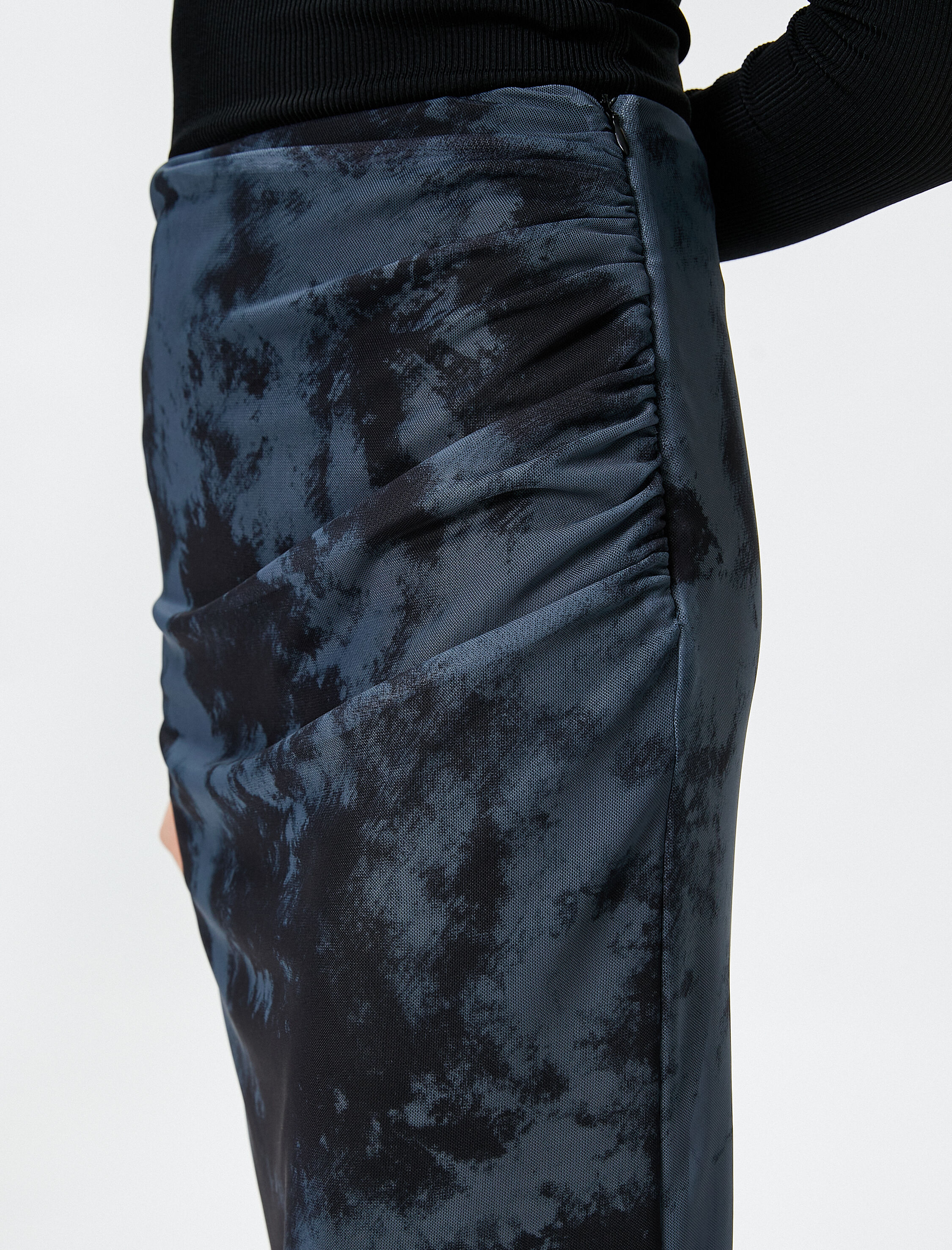   Batik Desenli Tül Etek Midi Boy Asimetrik Kesim Drape Detaylı Slim Fit