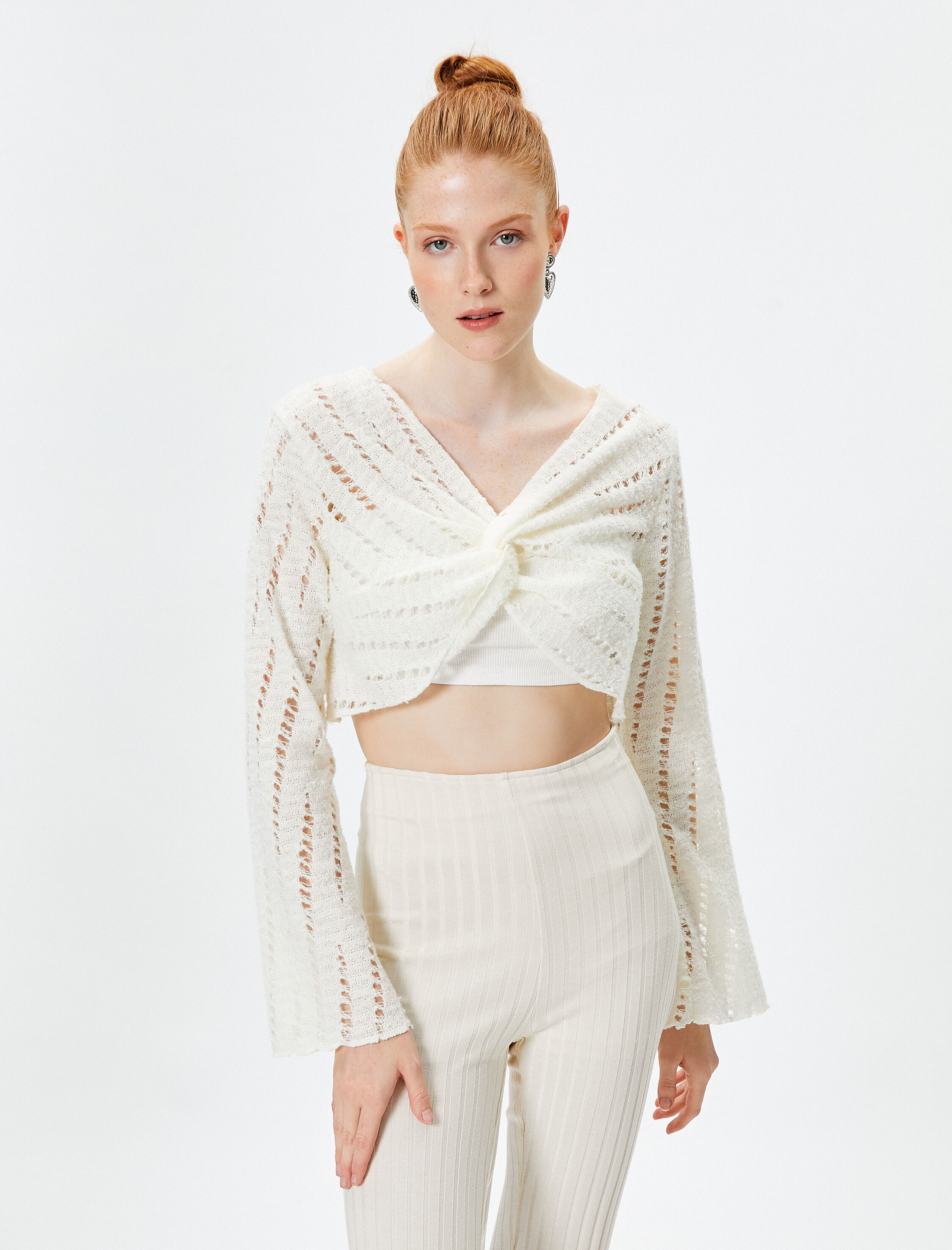   Ajurlu Crop Tişört Uzun İspanyol Kol V Yaka Düğüm Detaylı  Yumuşak Dokulu