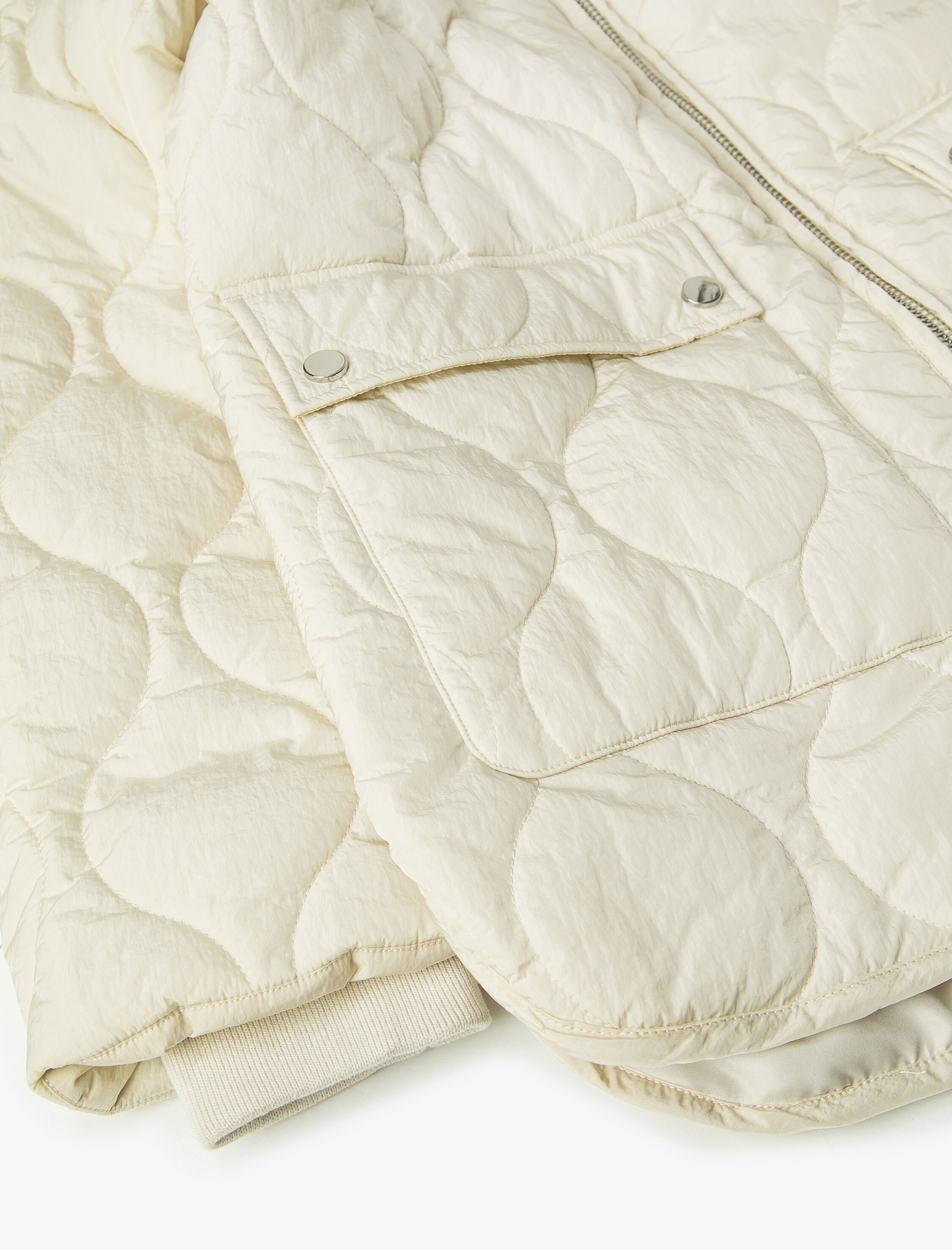   Kapitone Mont Fermuarlı Cepli Yırtmaç Detaylı