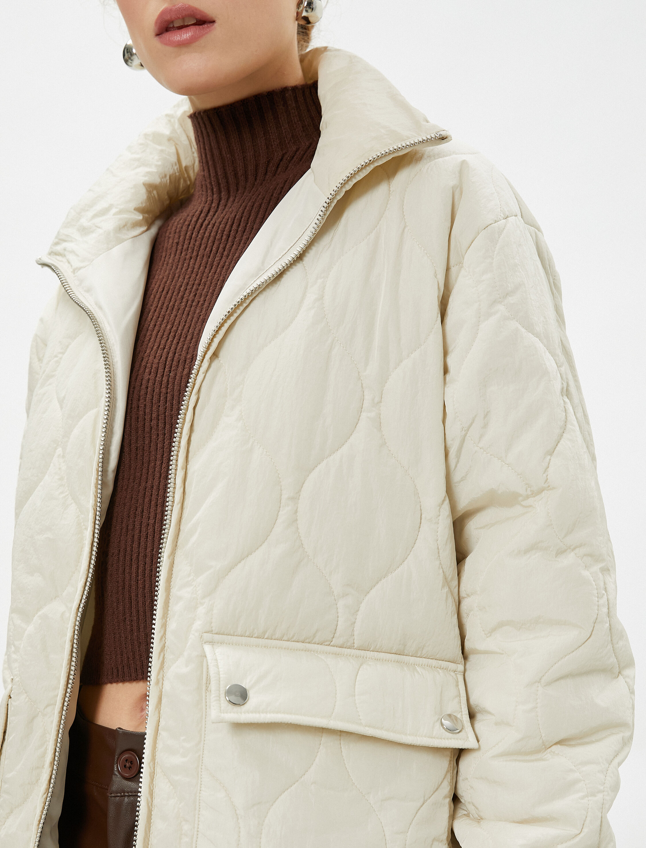   Kapitone Mont Fermuarlı Cepli Yırtmaç Detaylı