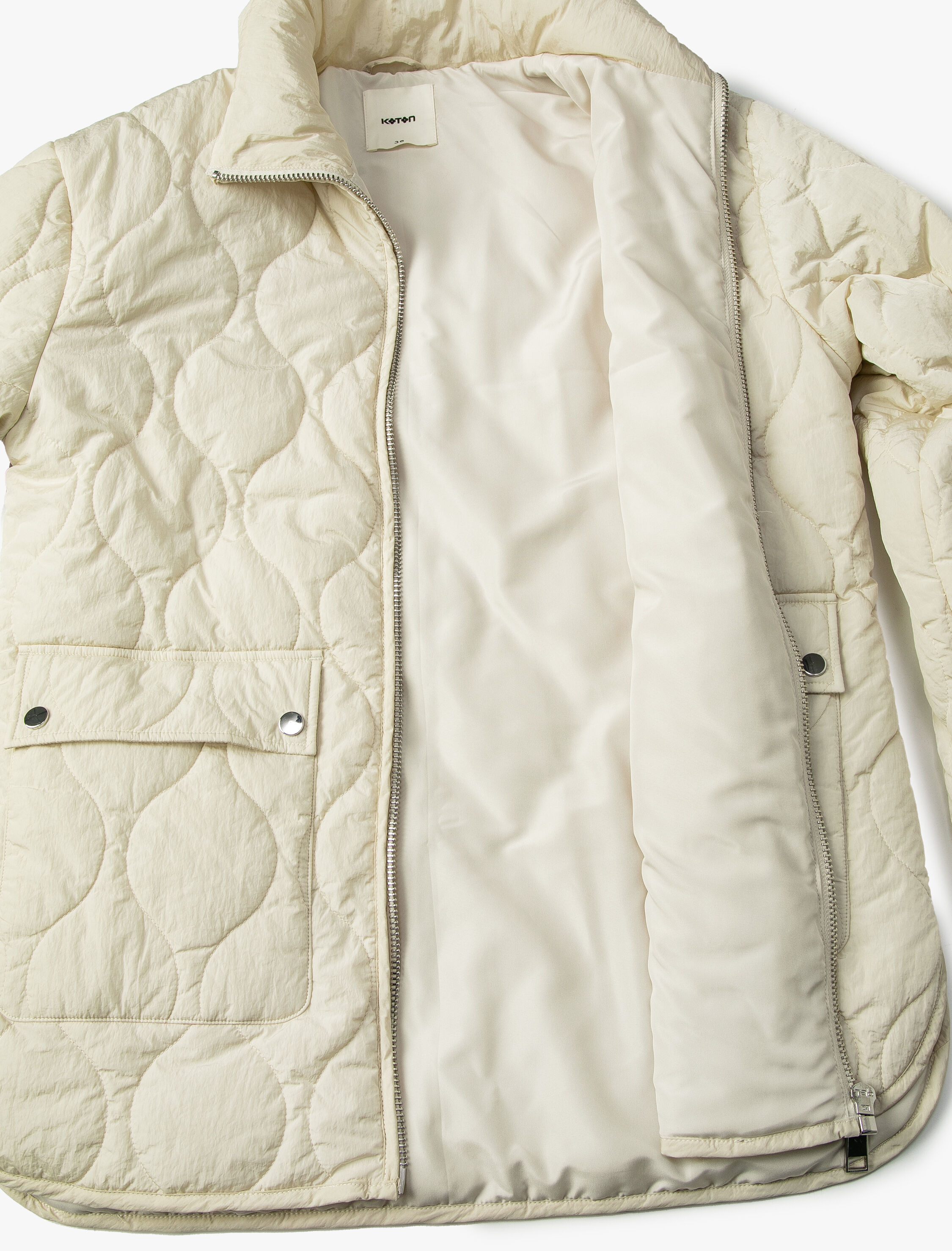   Kapitone Mont Fermuarlı Cepli Yırtmaç Detaylı