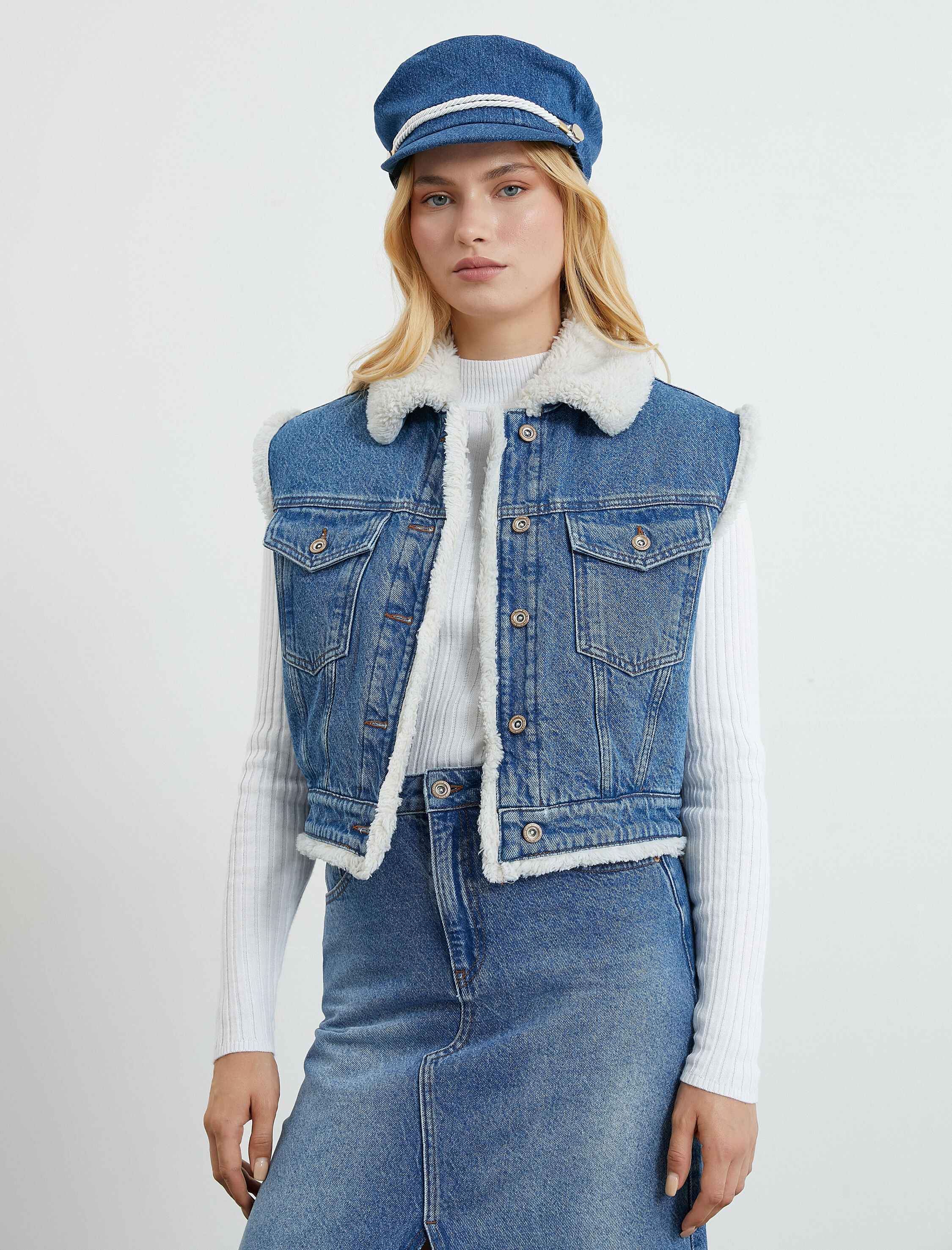   Kot Yelek İçi Peluş Detaylı Cepli Metal Düğmeli