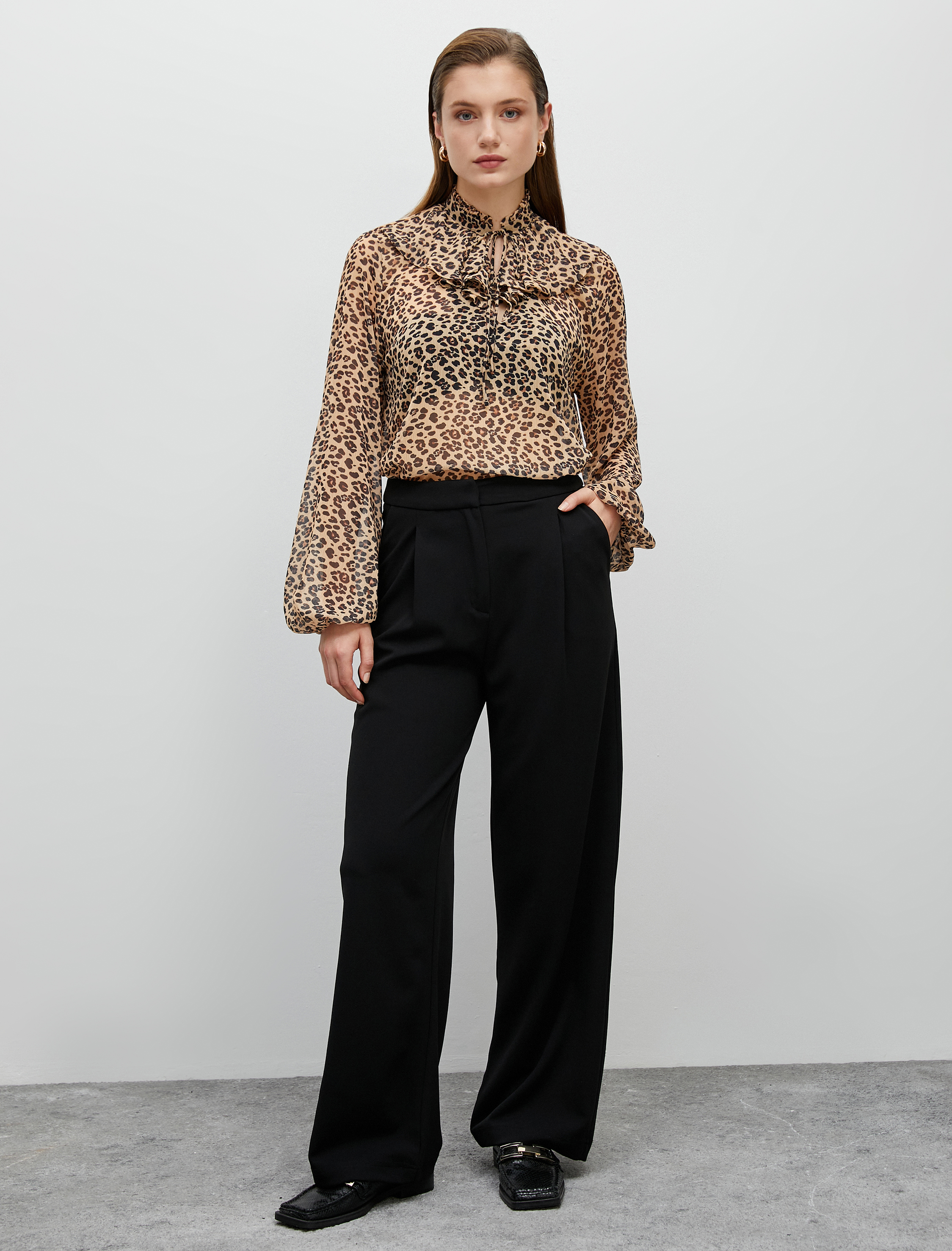 Şifon Gömlek Leopar Desenli Yakası Fırfırlı Balon Kollu