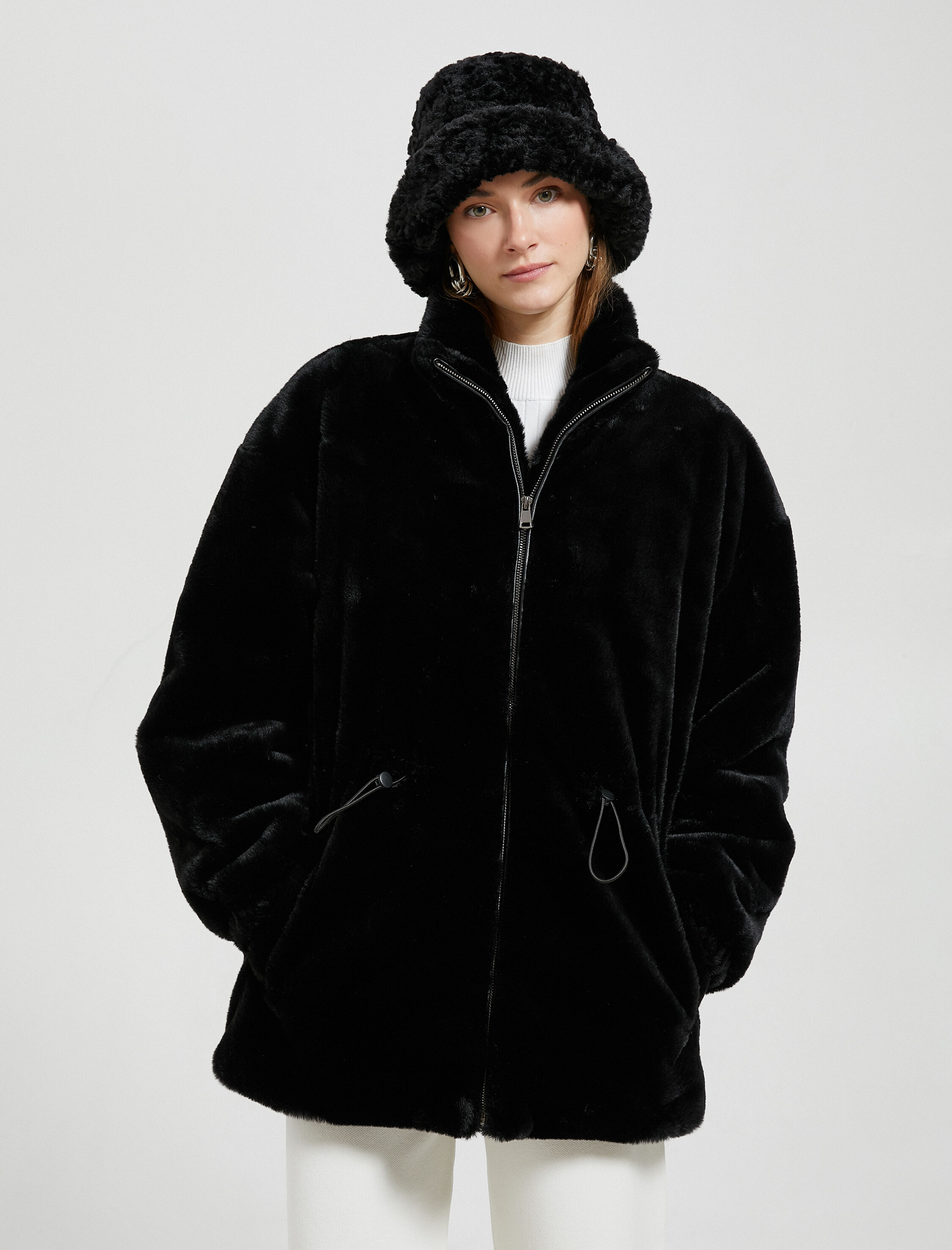   Peluş Mont Dik Yaka Fermuarlı Cep Detaylı Beli Lastikli