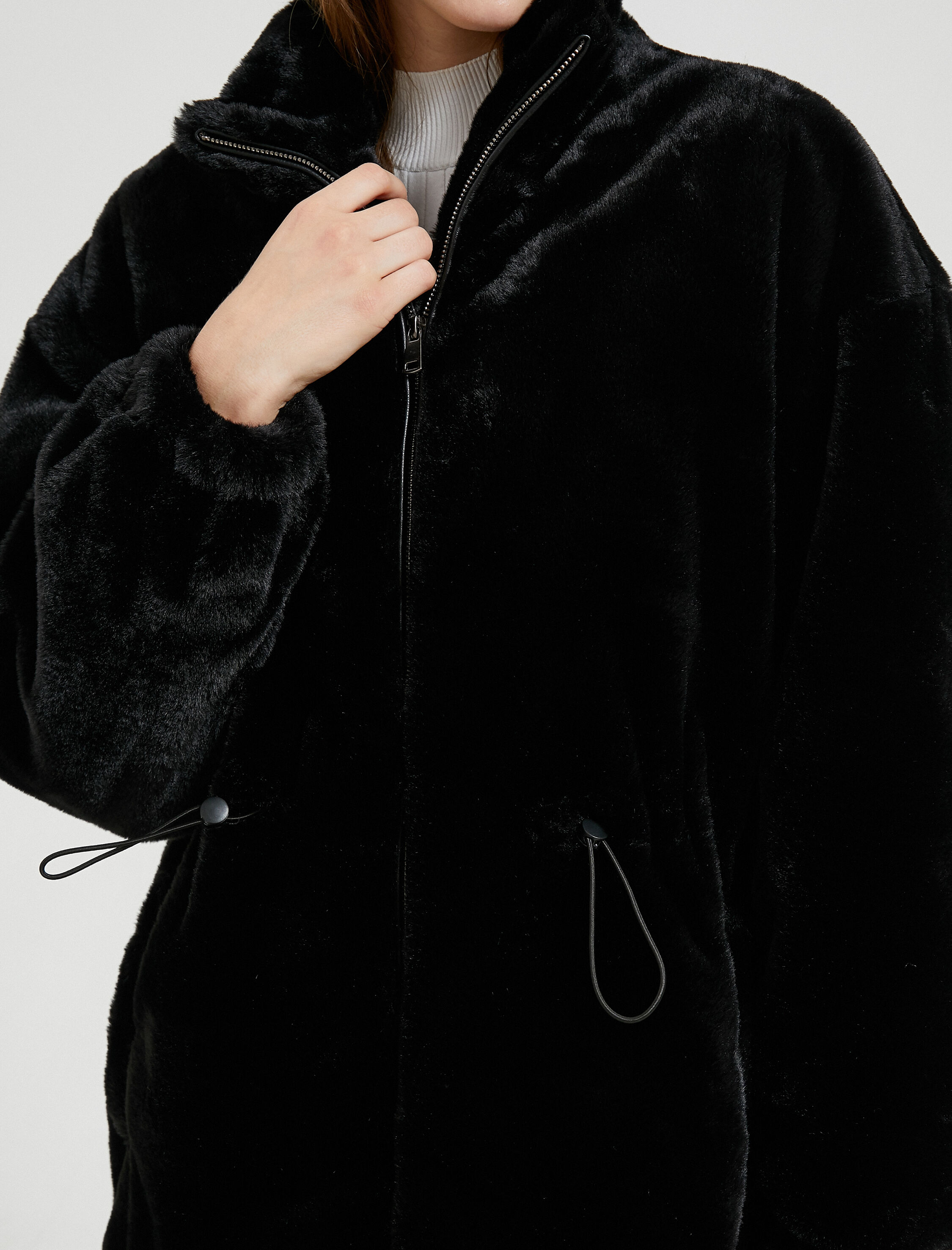   Peluş Mont Dik Yaka Fermuarlı Cep Detaylı Beli Lastikli