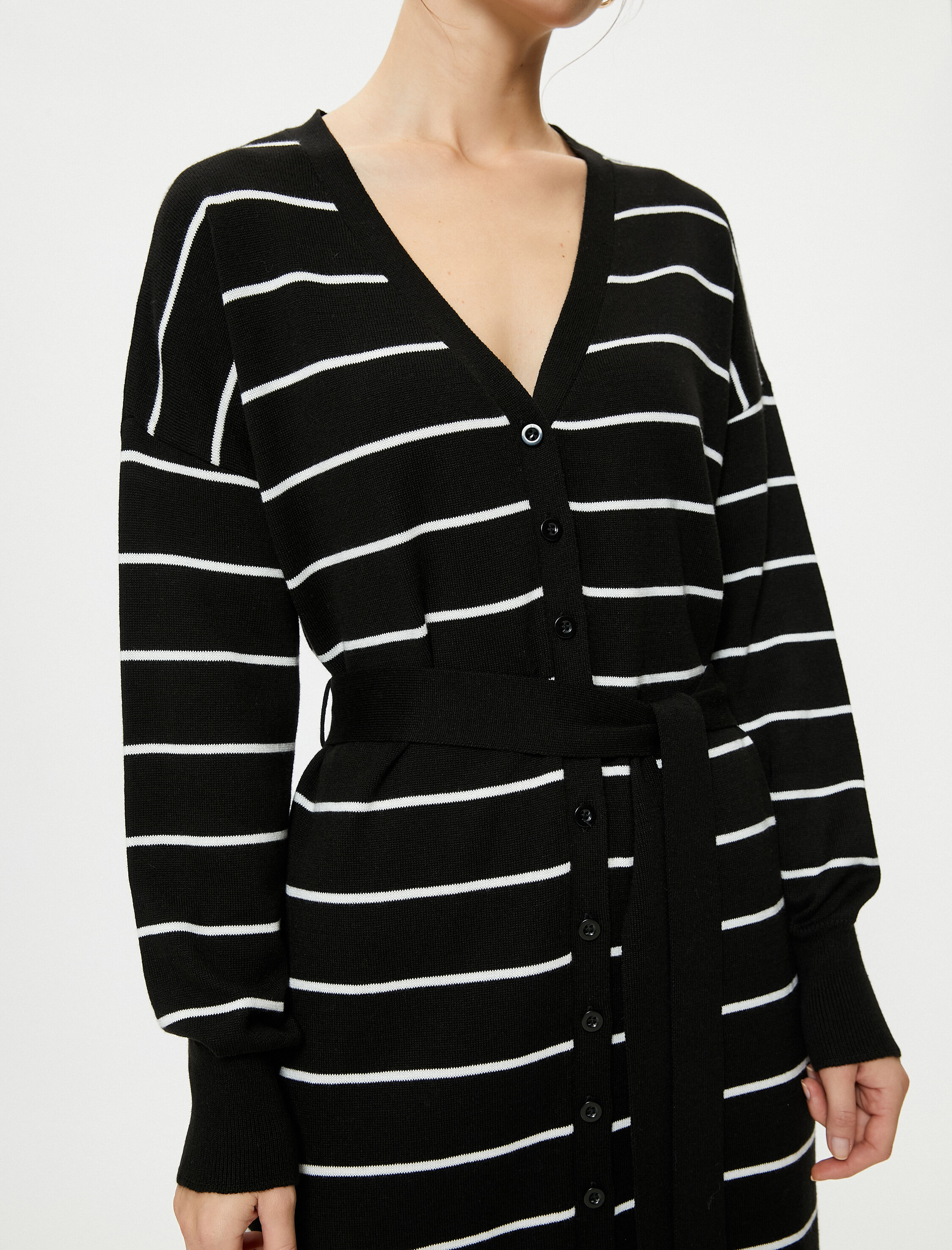 Triko Uzun Hırka Düğmeli Beli Kuşaklı V Yaka