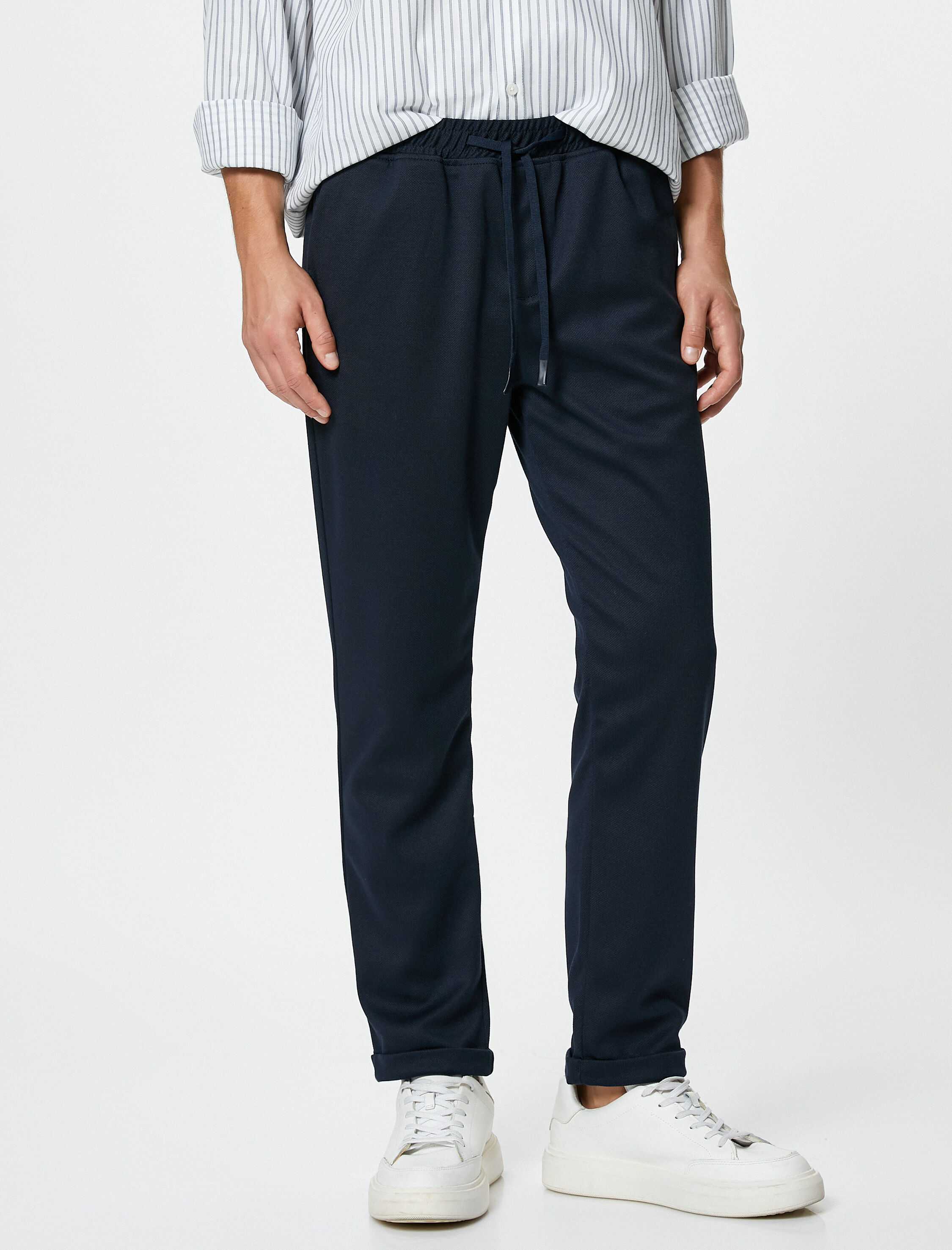   Kumaş Pantolon Beli Bağcıklı Dar Kesim Cep Detaylı