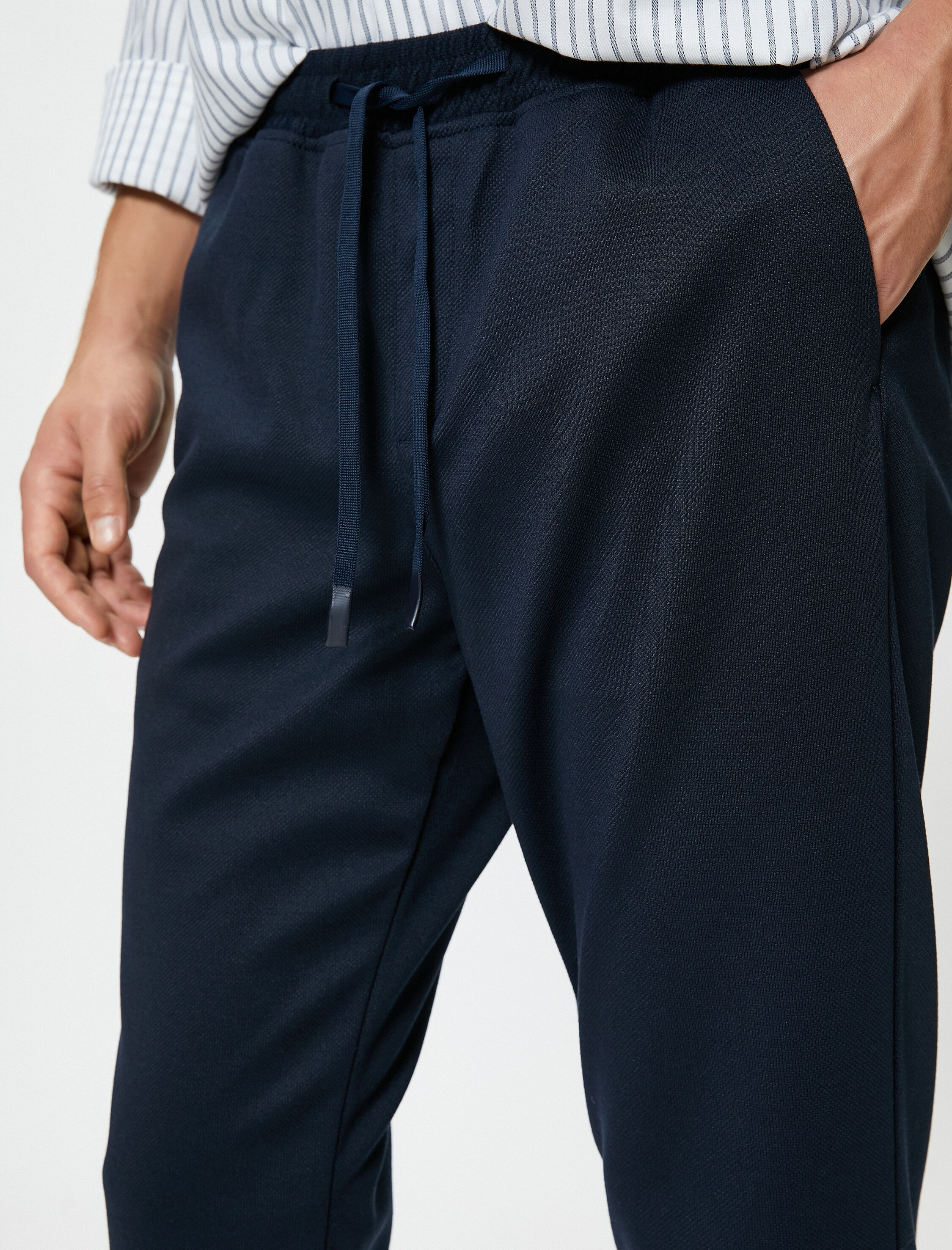   Kumaş Pantolon Beli Bağcıklı Dar Kesim Cep Detaylı