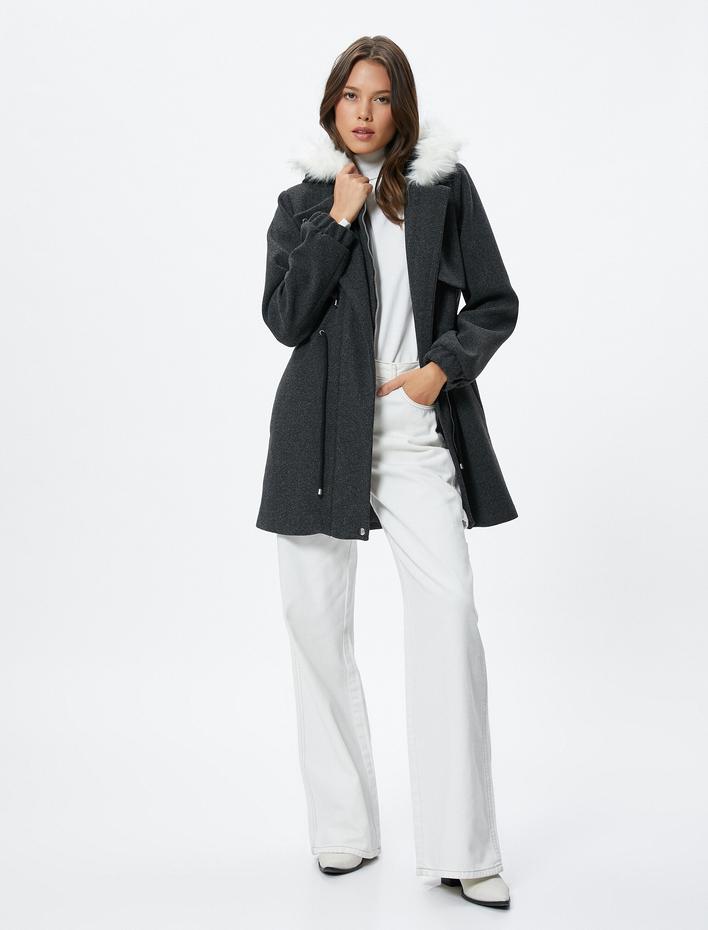  Kapüşonlu Kaban Suni Kürk Detaylı Beli Bağcıklı Cepli