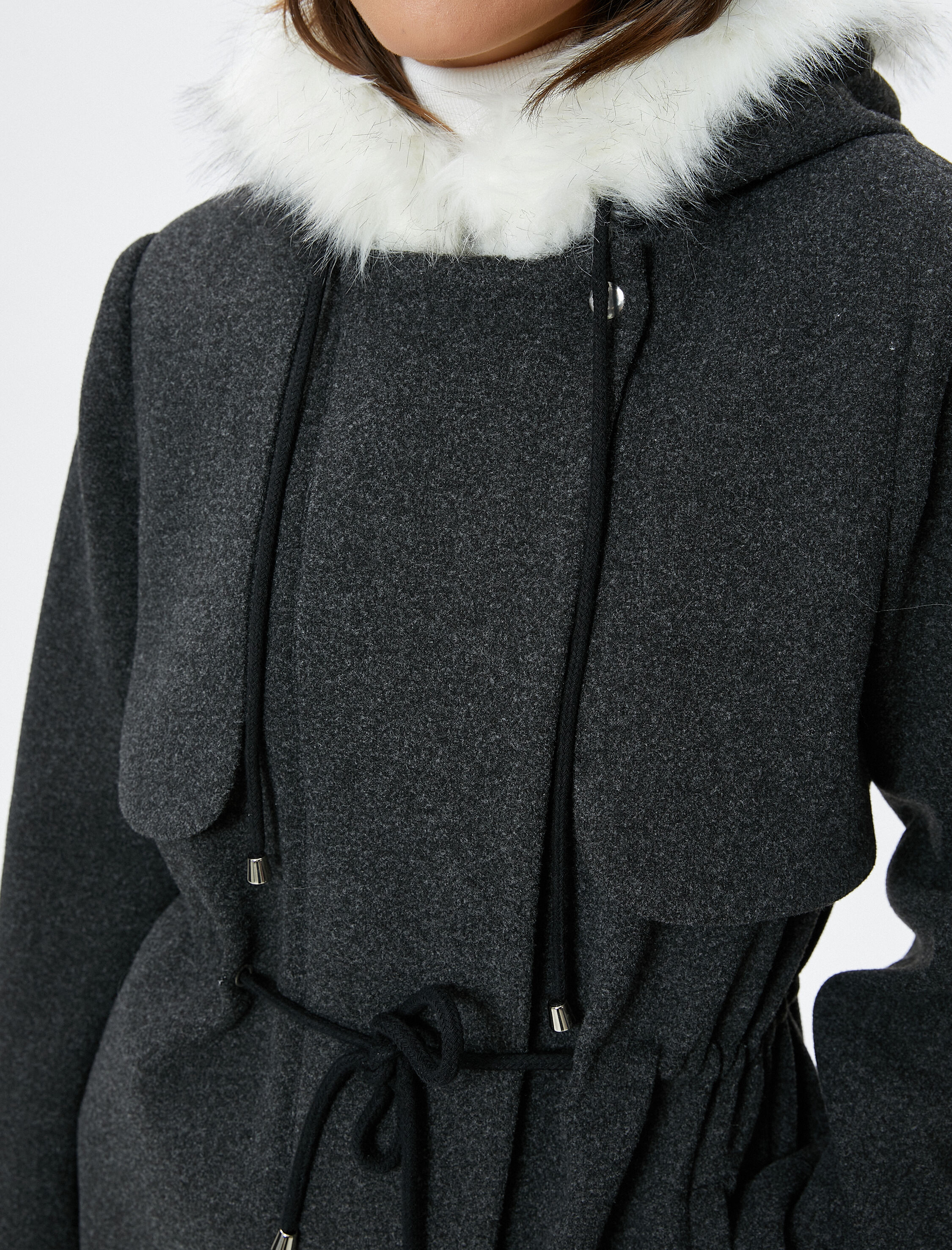   Kapüşonlu Kaban Suni Kürk Detaylı Beli Bağcıklı Cepli