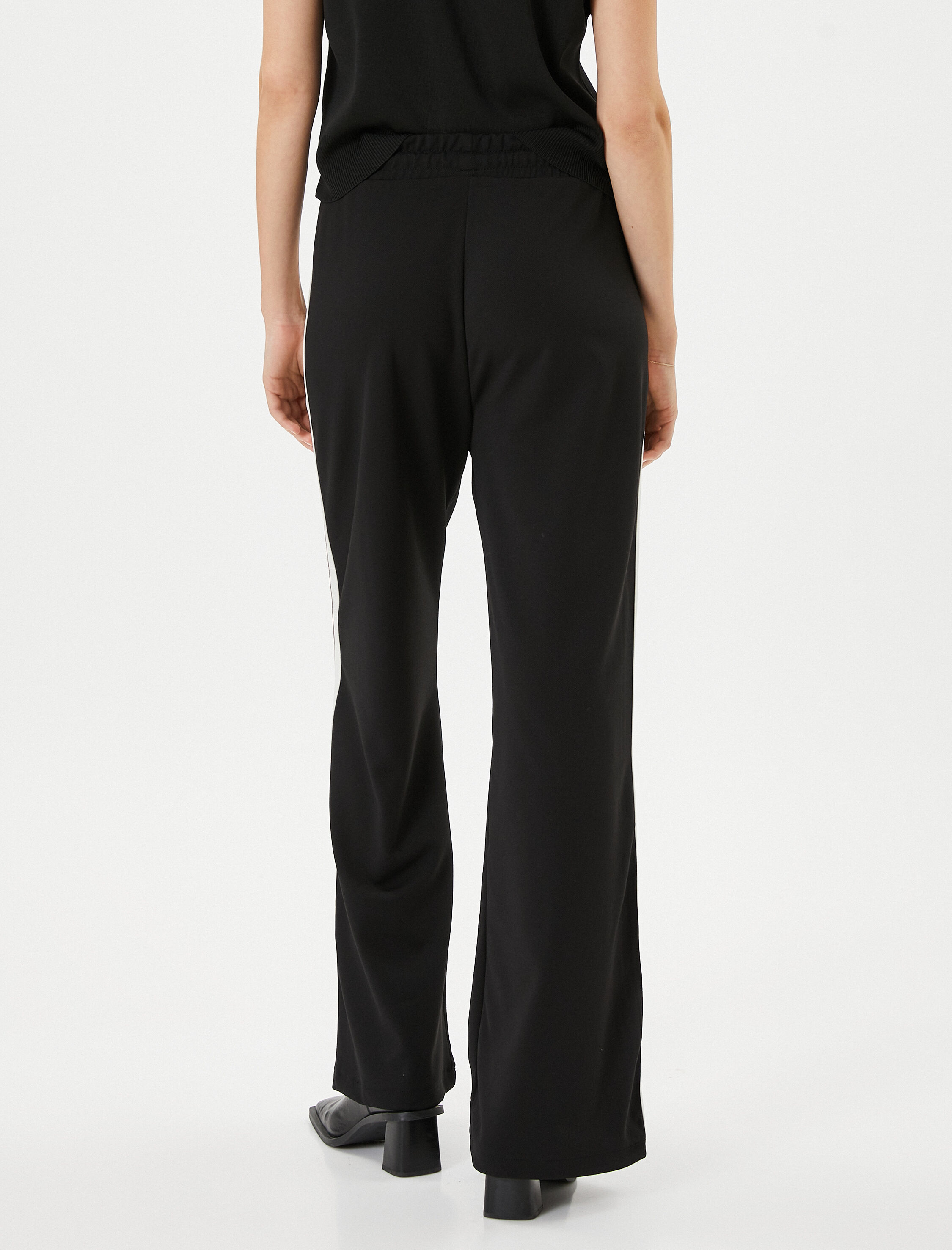   Beli Bağcıklı Pantolon Şerit Detaylı Cepli