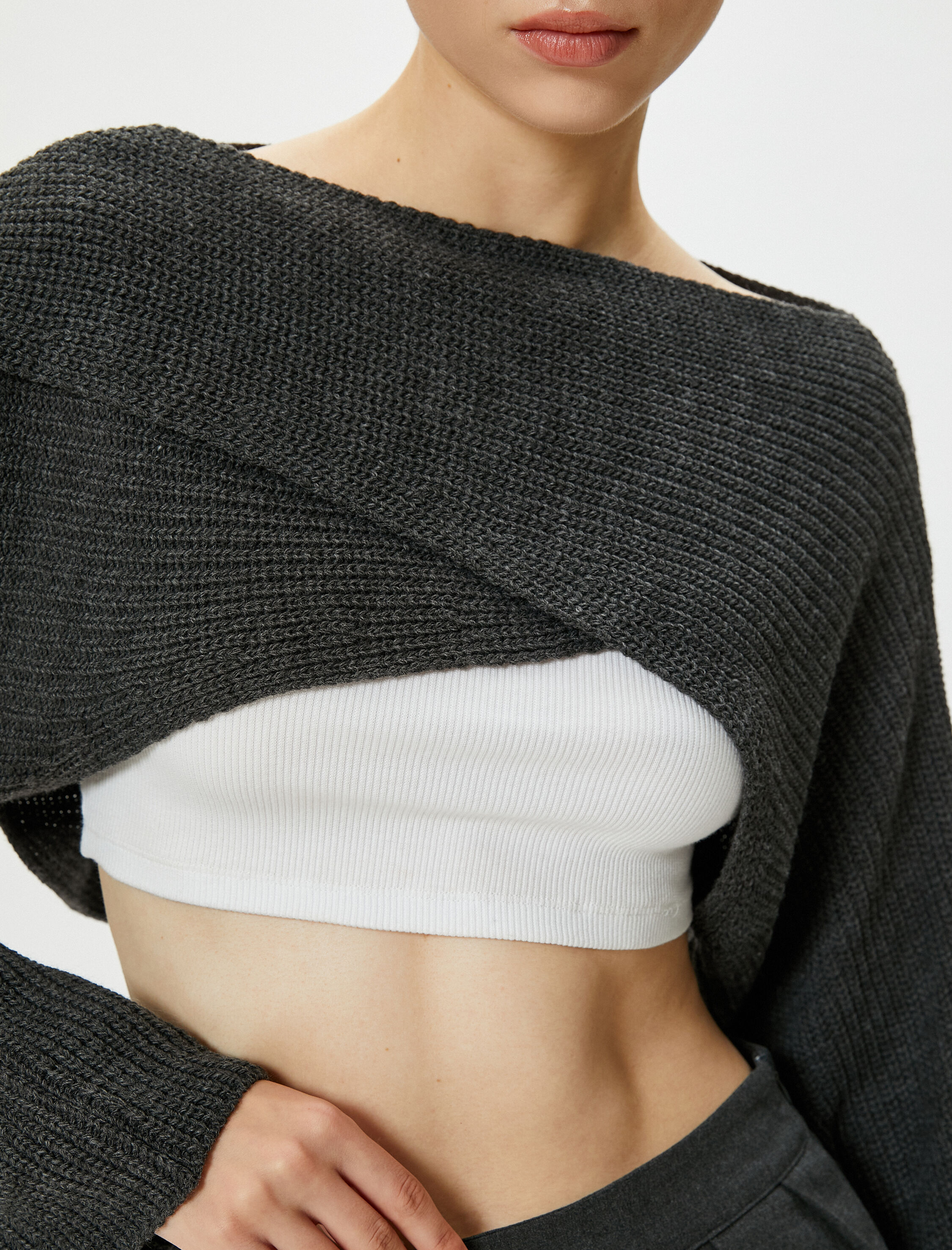   Crop Kruvaze Triko Kazak Asimetrik Kesim Uzun Geniş Kollu Kayık Yaka