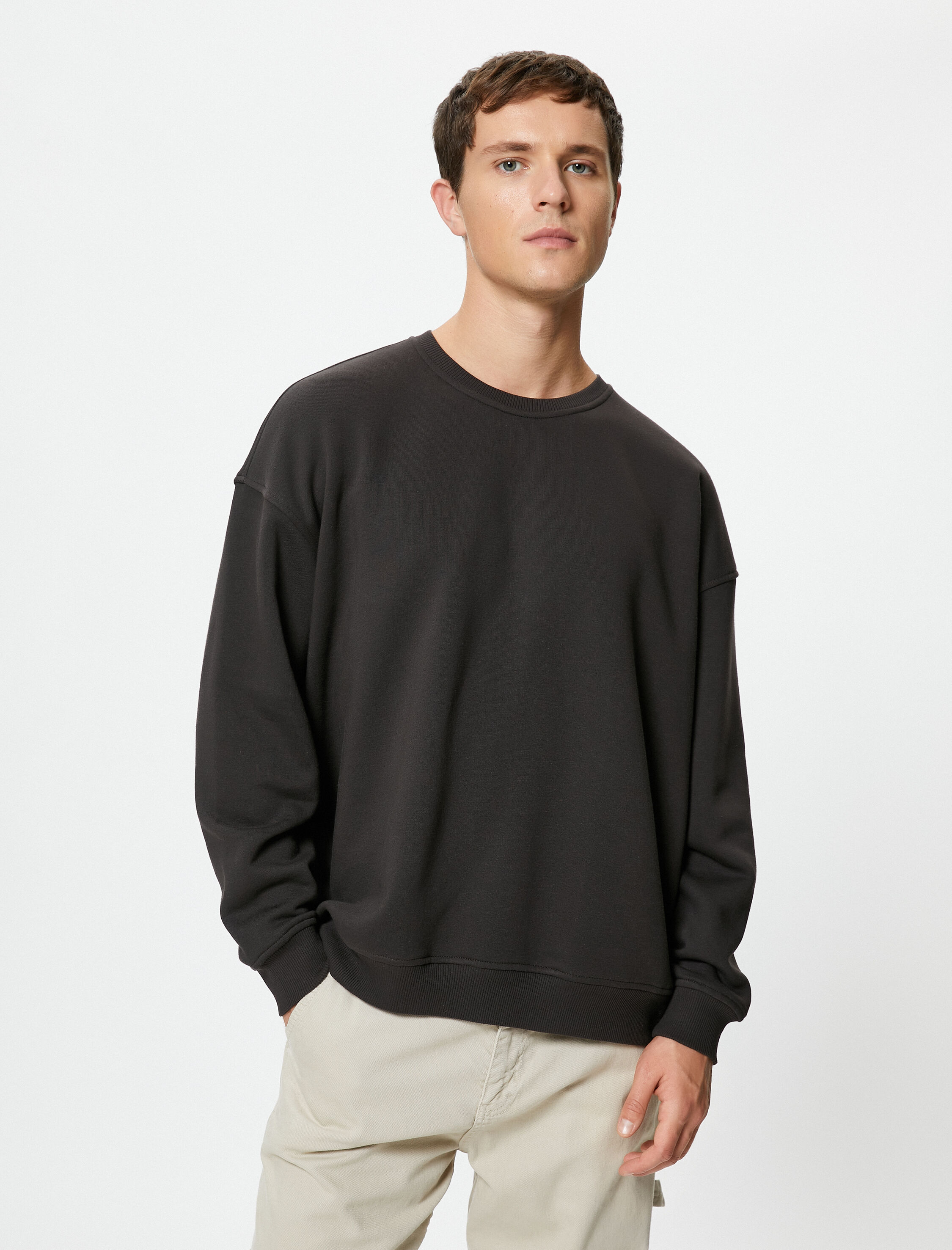 Basic Sweatshirt Rahat Kesim Bisiklet Yaka Uzun Kollu Şardonlu