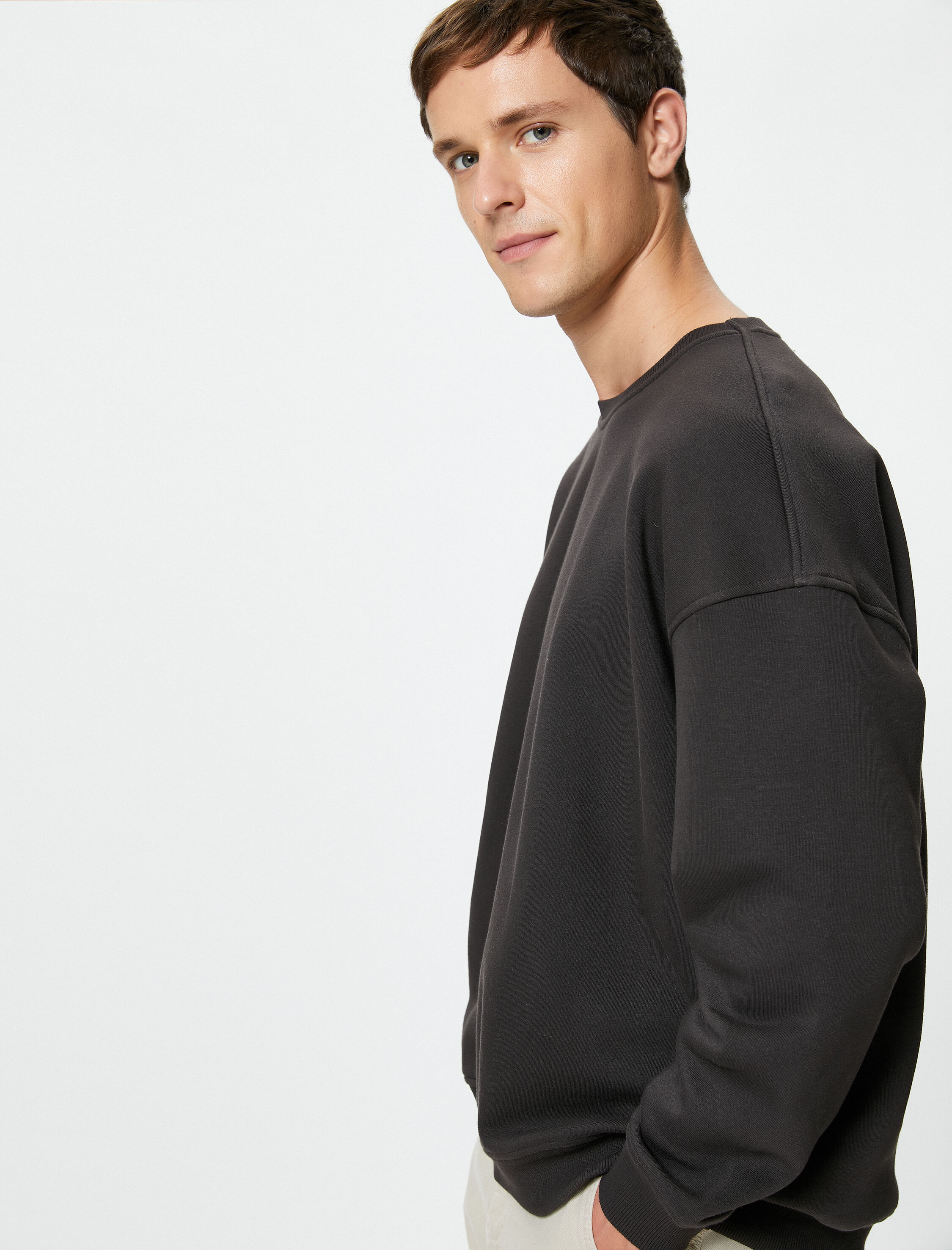 Basic Sweatshirt Rahat Kesim Bisiklet Yaka Uzun Kollu Şardonlu