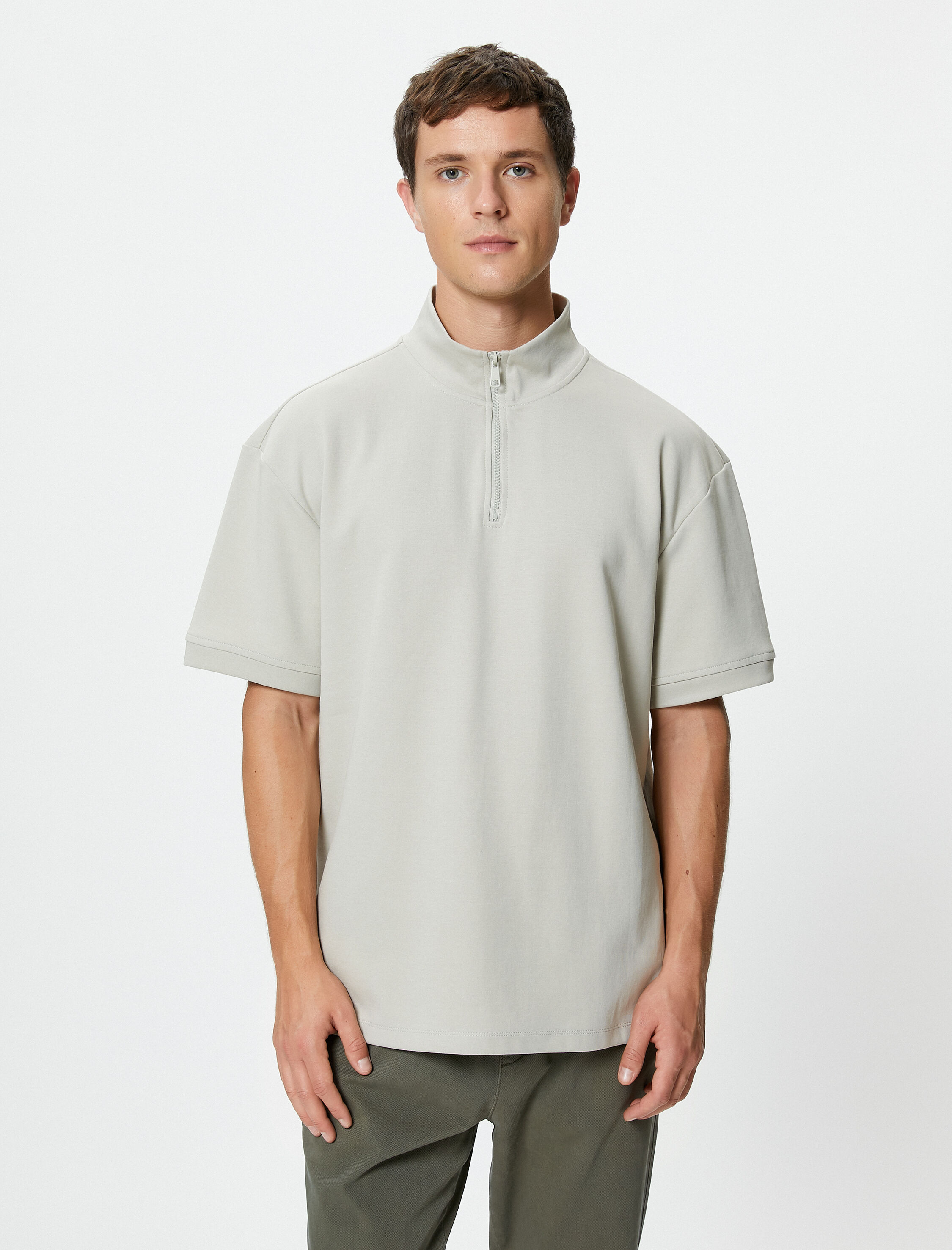   Kısa Kollu Sweat Yarım Fermuarlı Dik Yaka Rahat Kesim