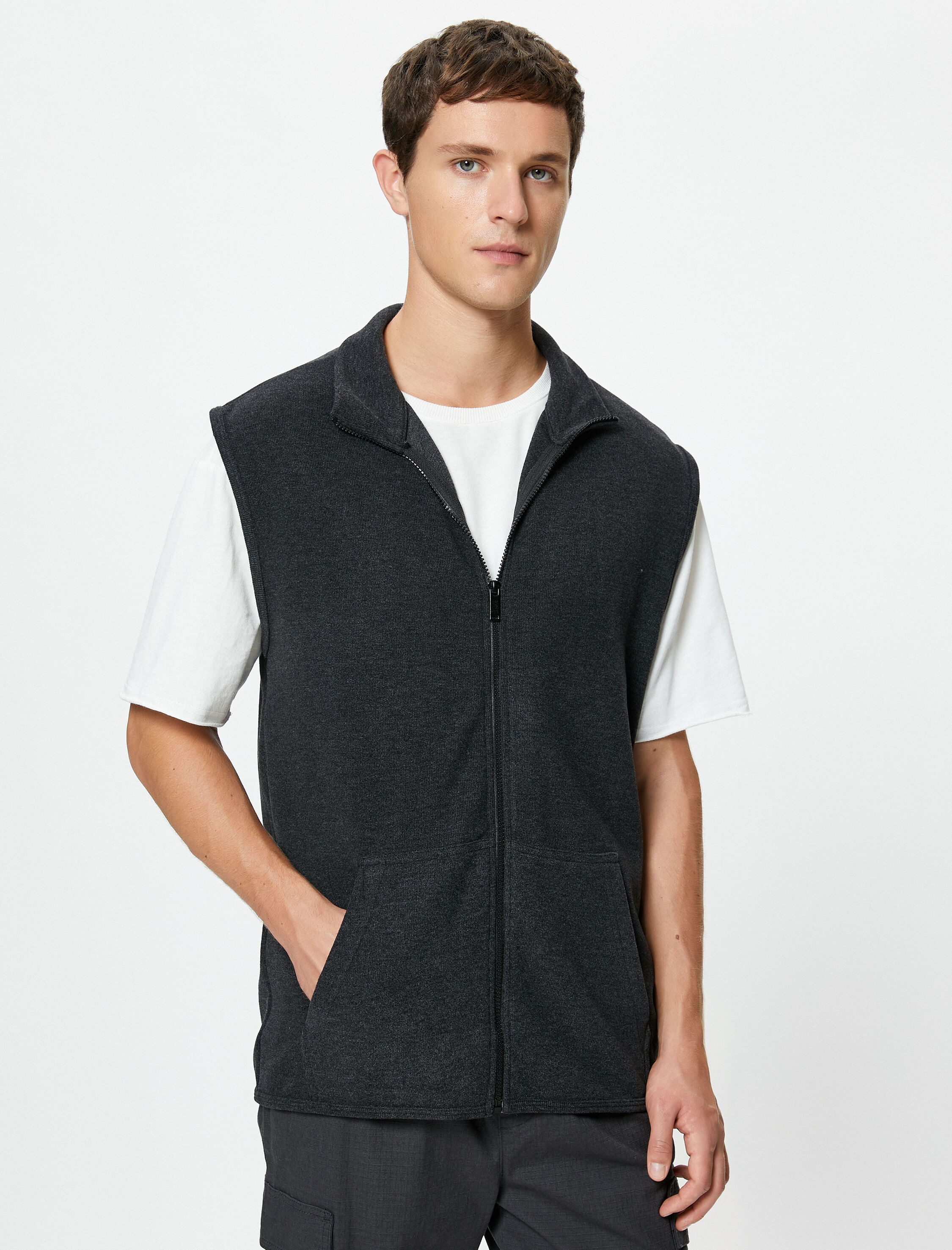   Yelek Kanguru Cepli Fermuarlı Dik Yaka Kolsuz