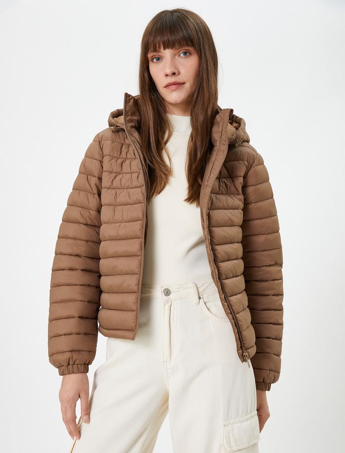  Kısa Şişme Mont Kapüşonlu Fermuarlı Kolları Lastikli