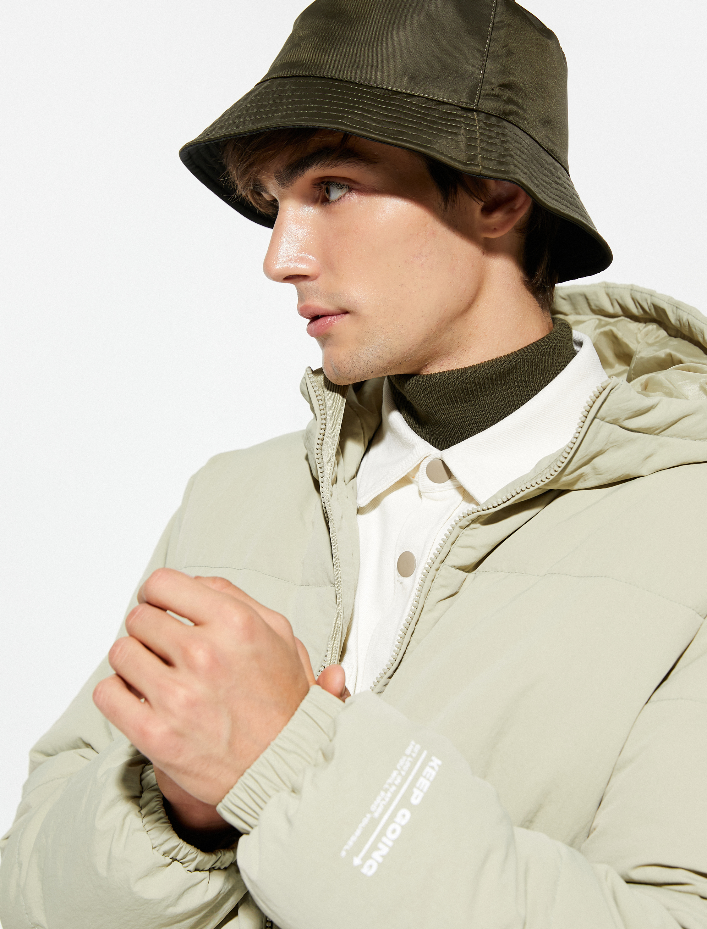   Şişme Mont Kapşonlu Cep Detaylı Fermuarlı