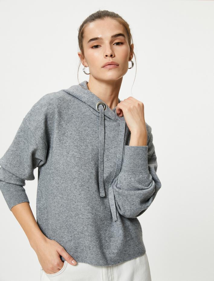  Kapüşonlu Triko Kazak Uzun Kollu Düşük Omuzlu