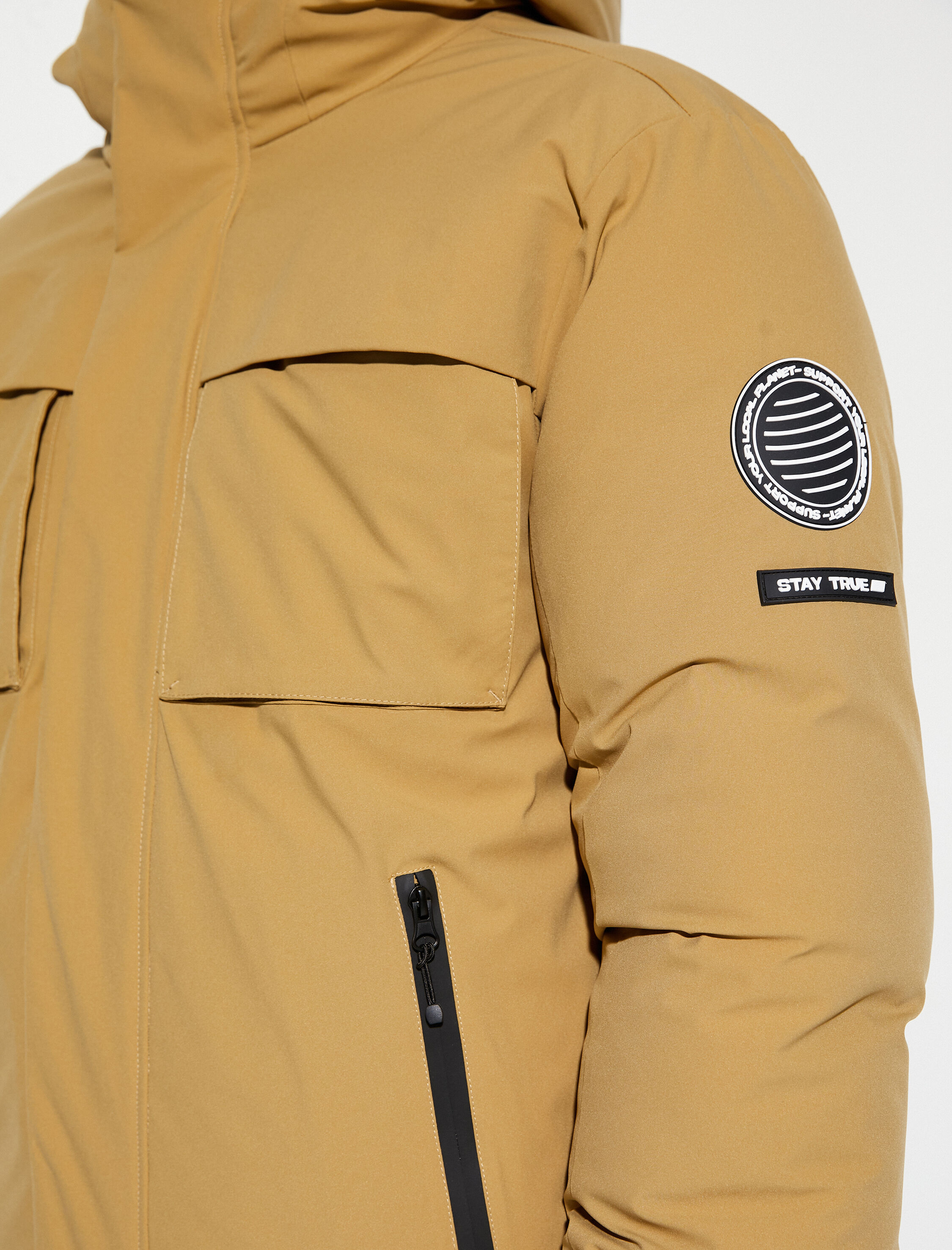   Kar Montu Kapşonlu Etiket Detaylı Fermuarlı Çift Cepli