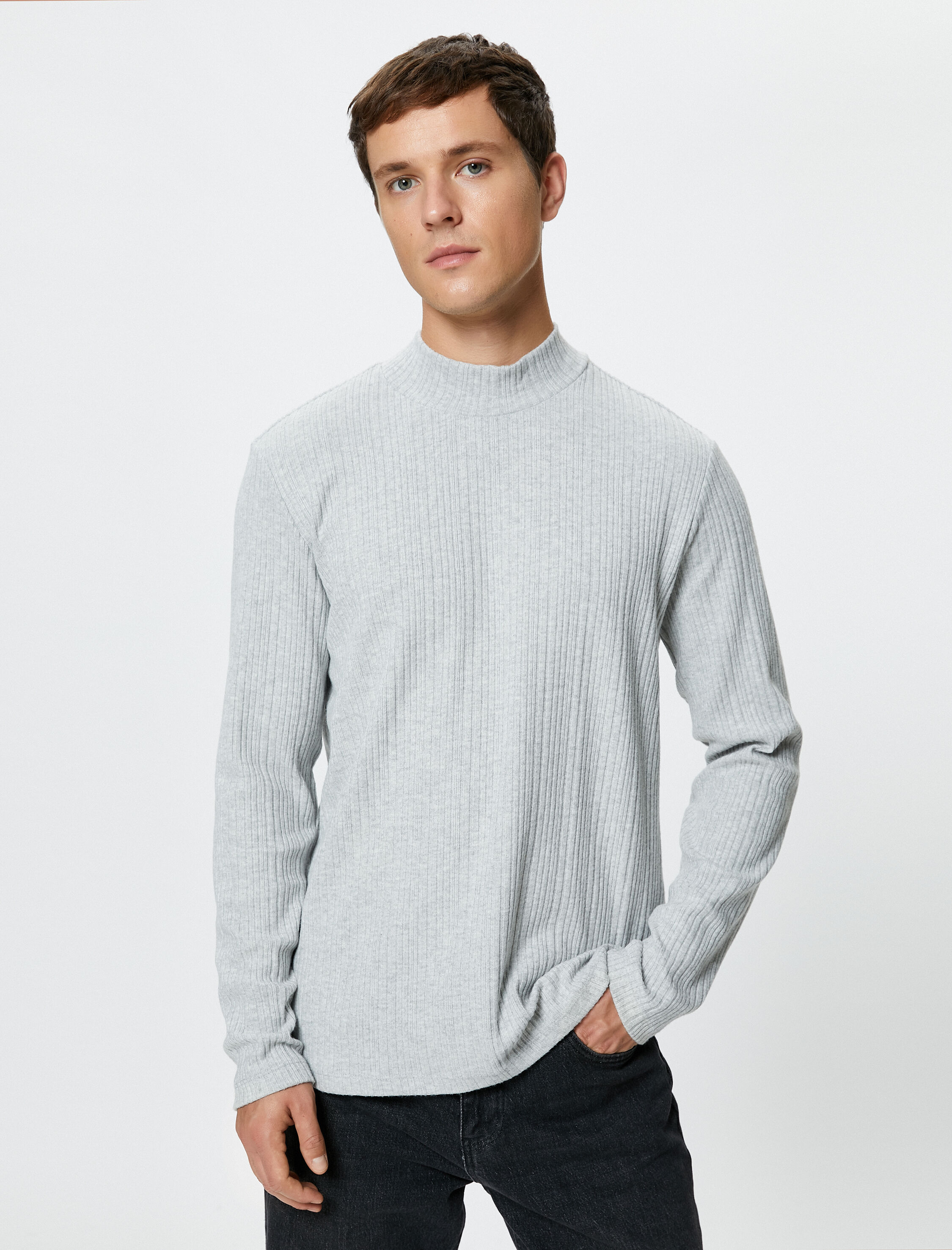   Dik Yaka İnce Triko Kazak Uzun Kollu Yumuşak Dokulu