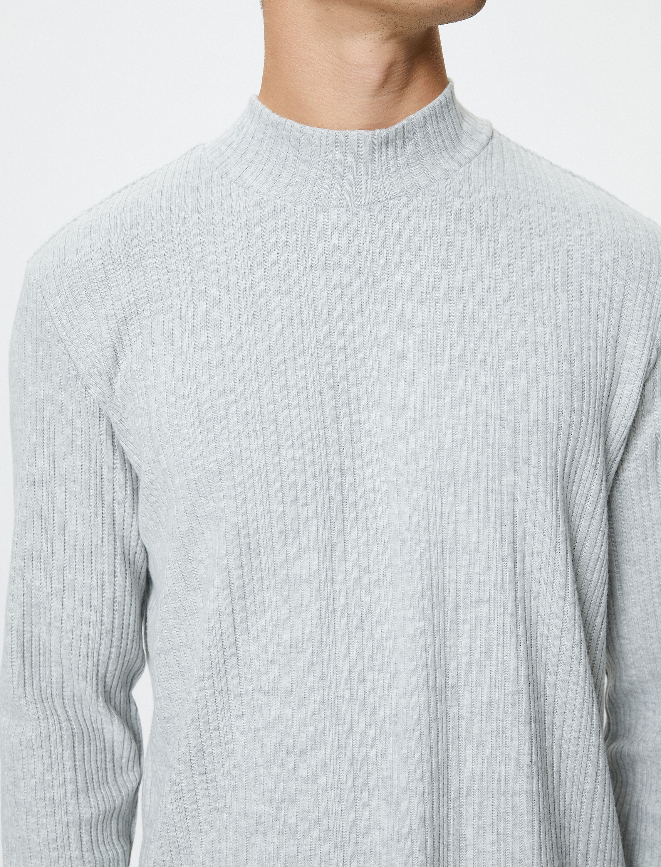   Dik Yaka İnce Triko Kazak Uzun Kollu Yumuşak Dokulu