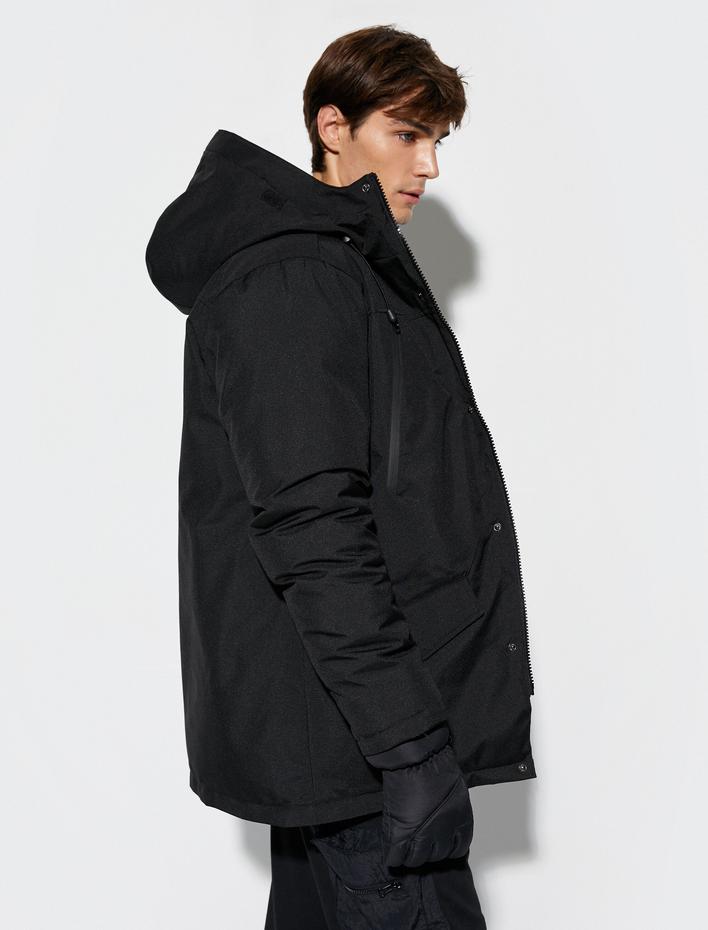  Kar Montu Kapşonlu Etiket Detaylı Fermuarlı Çift Cepli