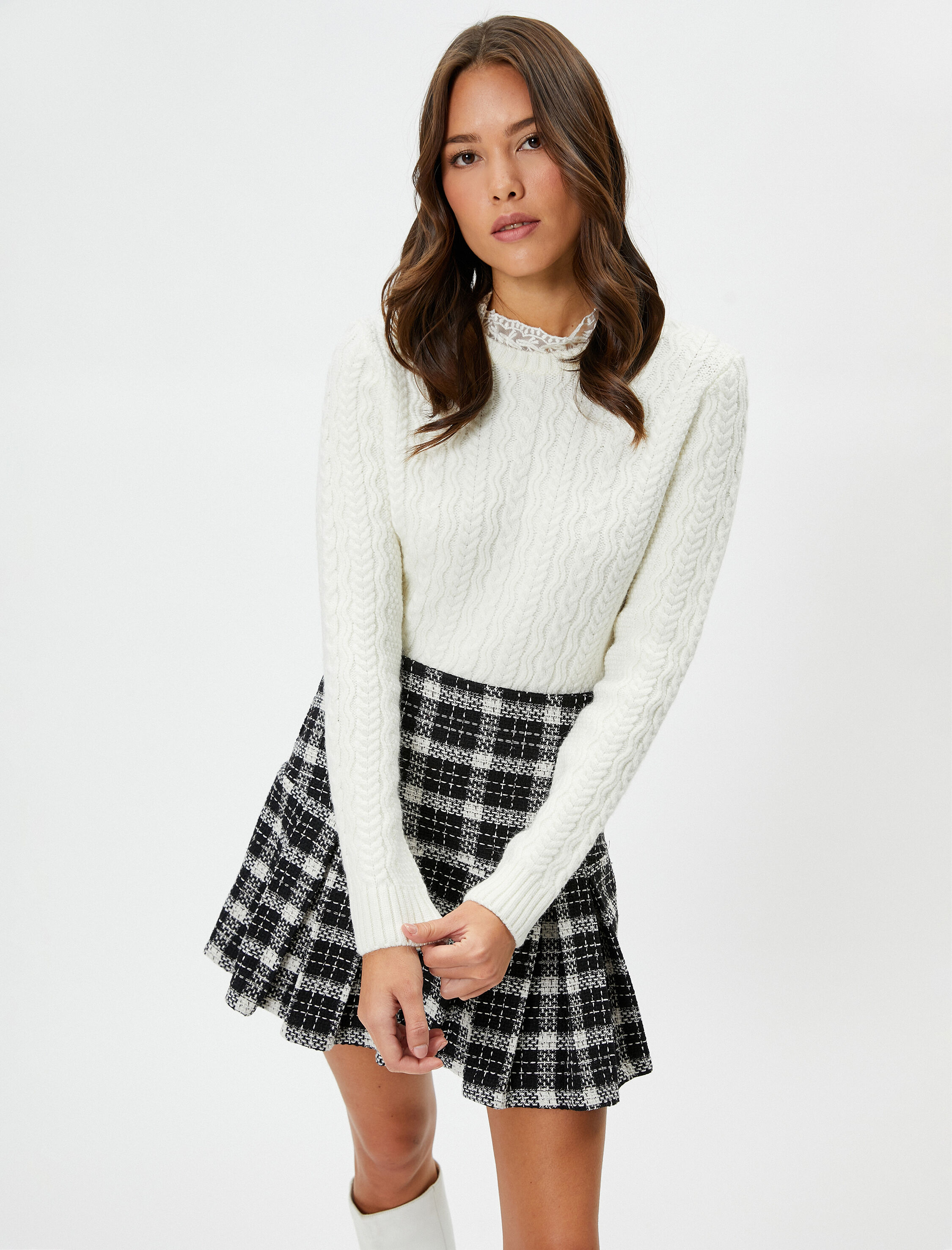   Örgü Kazak Dantelli Yaka Uzun Kollu Dokulu