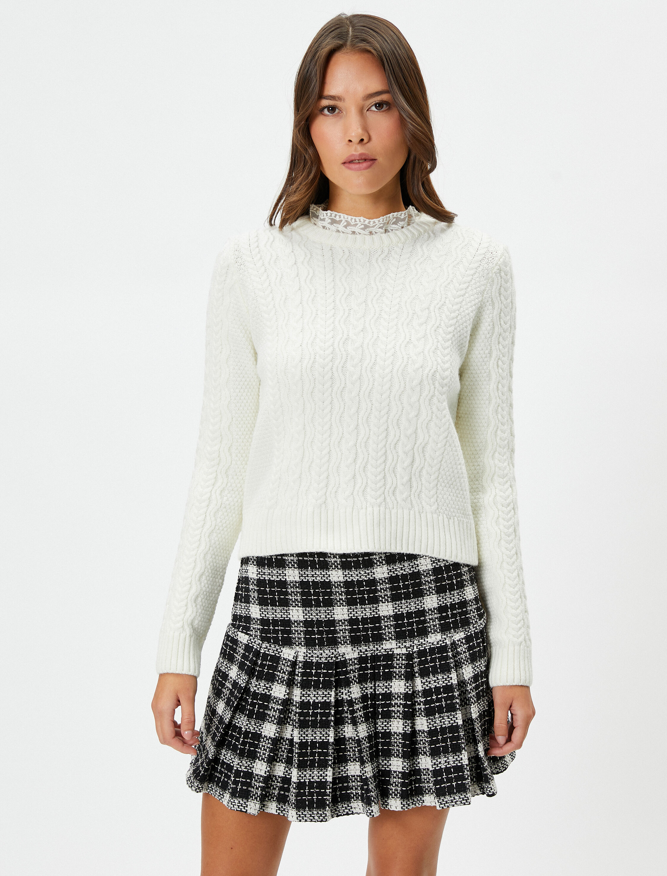   Örgü Kazak Dantelli Yaka Uzun Kollu Dokulu