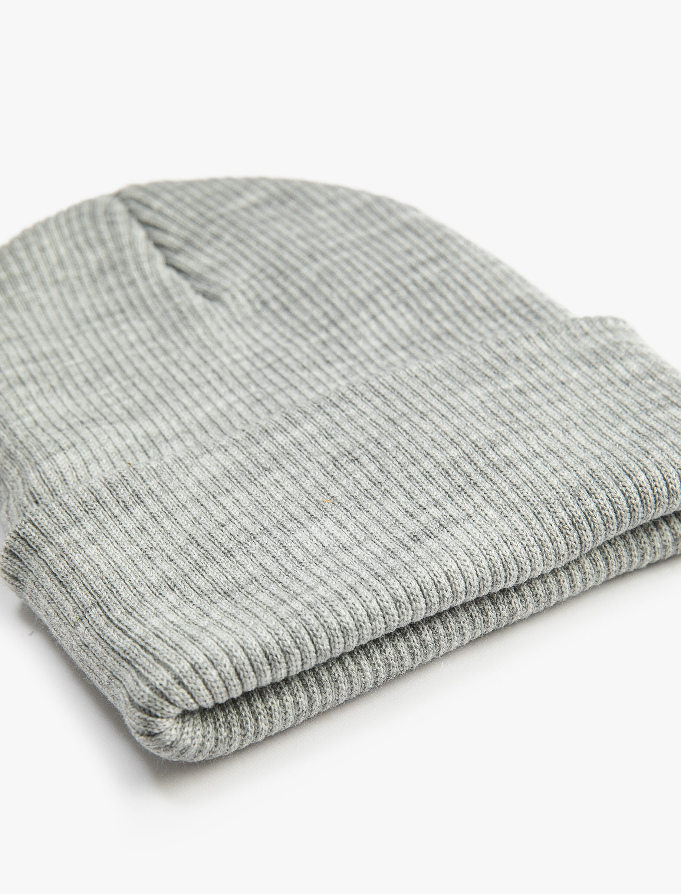  Erkek Çocuk Lastikli Örgü Bere