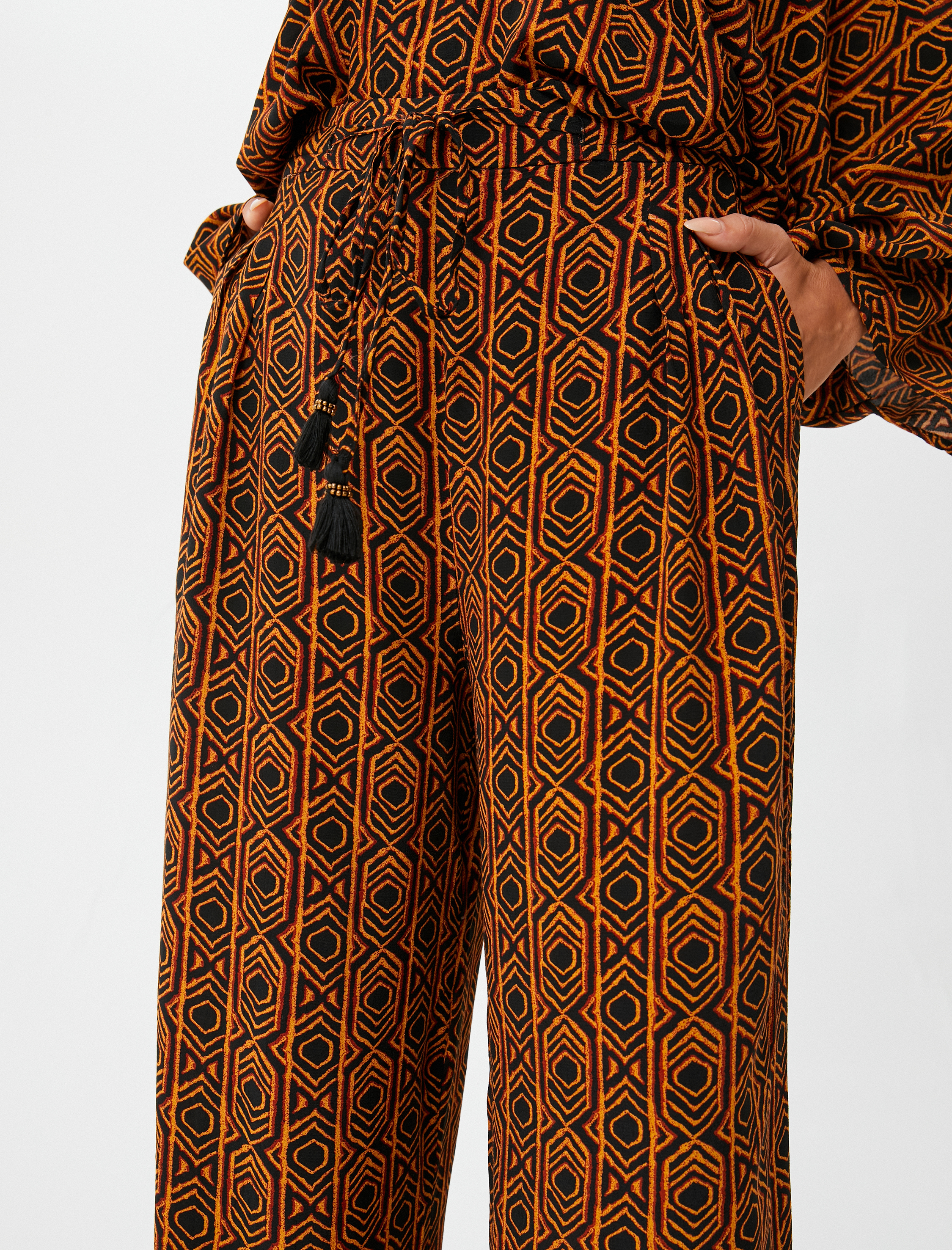 Bol Paça Pantolon Bağcıklı Yüksek Bel Püsküllü