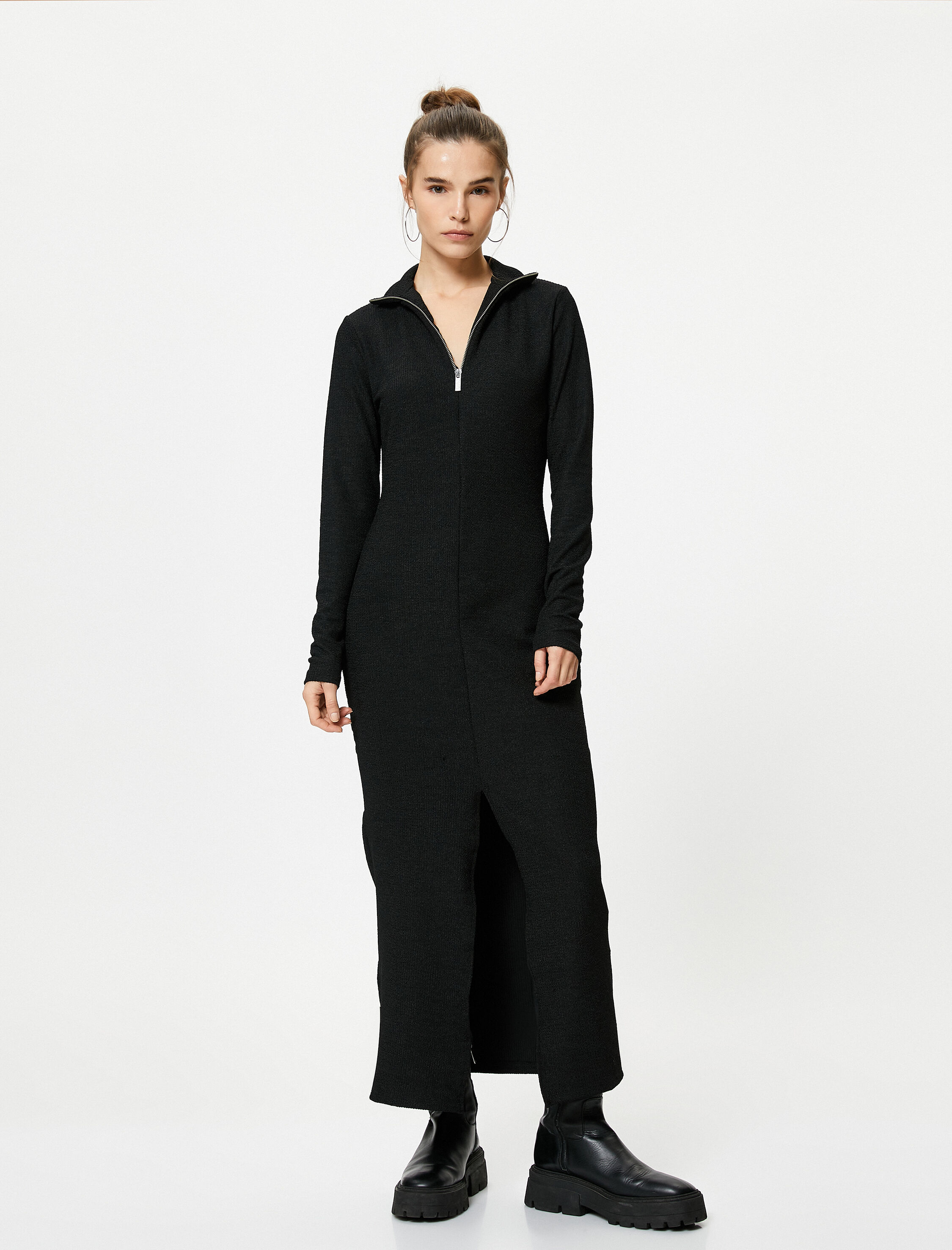   Triko Elbise Uzun Kollu Yırtmaçlı Dik Yaka Yarım Fermuarlı