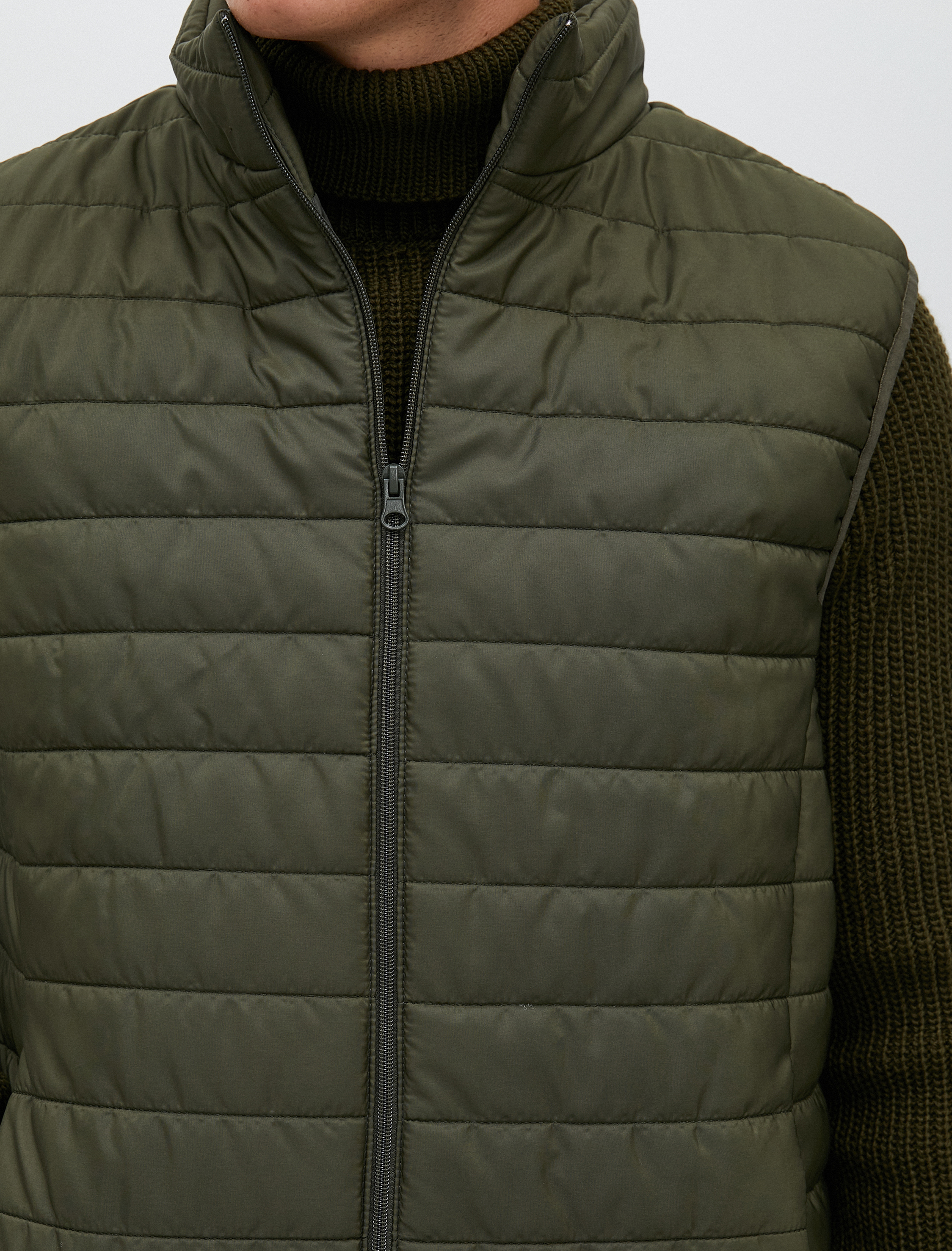 Kolsuz Mont Yelek Dik Yaka Fermuarlı Cep Detaylı