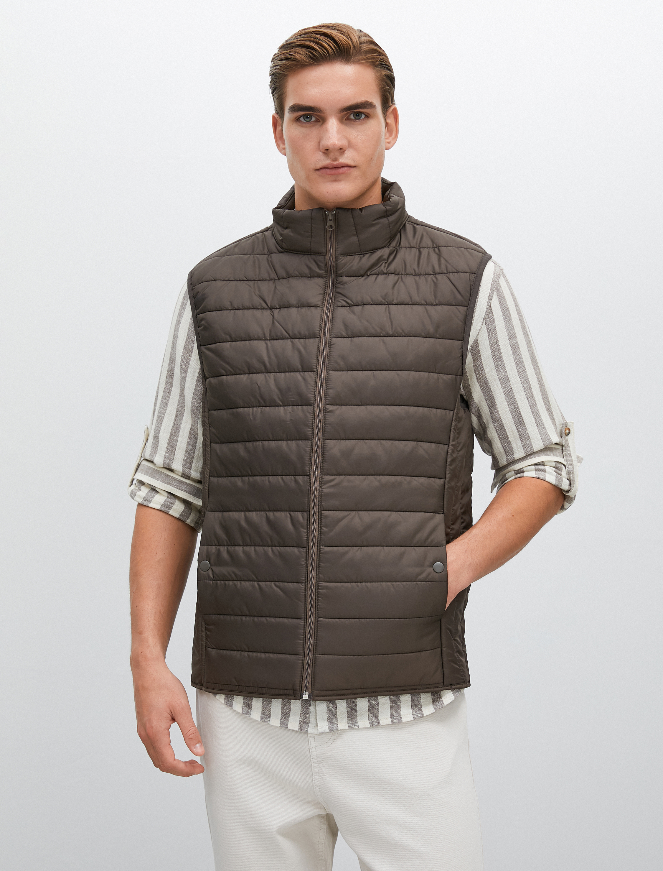   Şişme Yelek Dik Yaka Cep Detaylı Fermuarlı