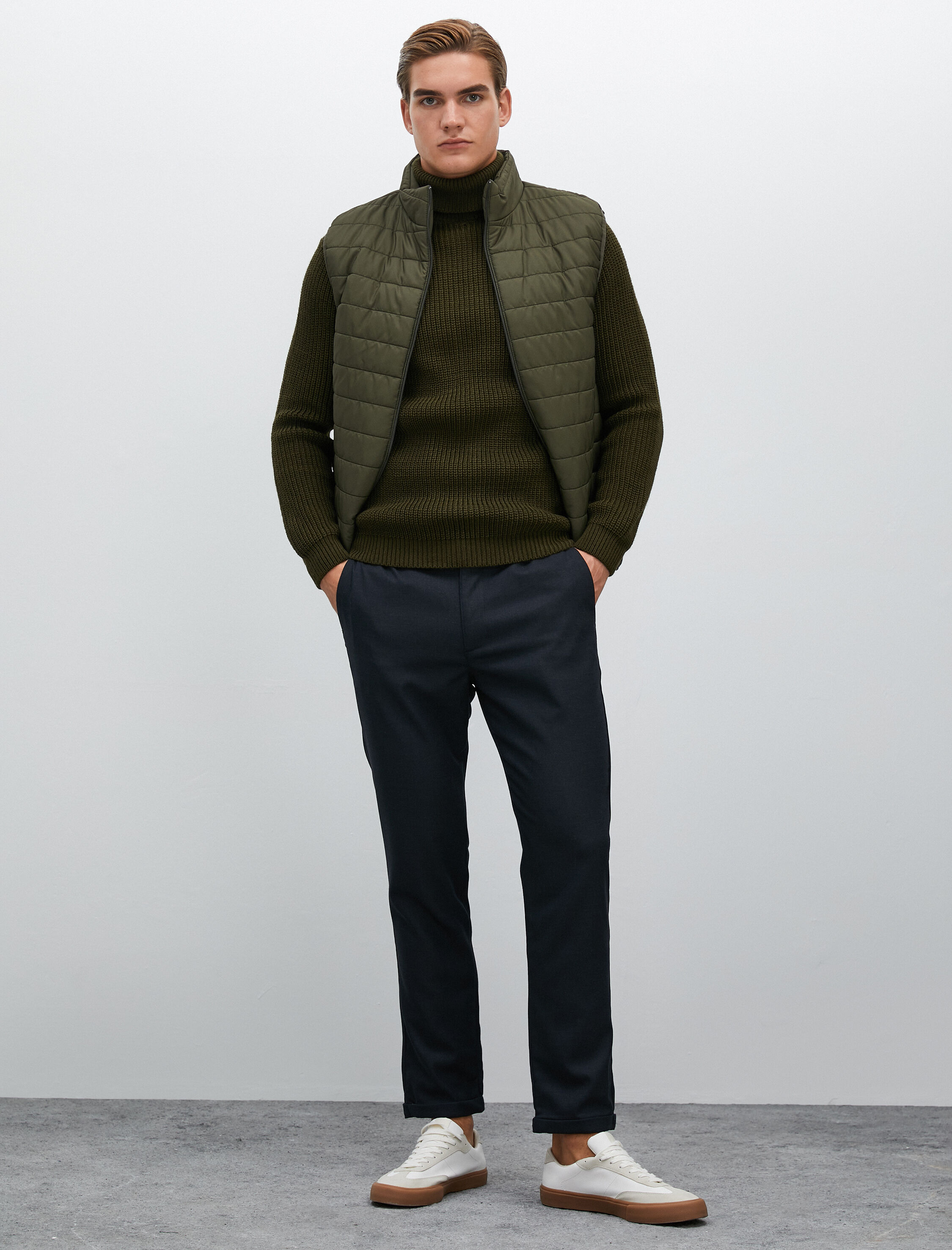   Kumaş Pantolon Beli Lastikli Düğmeli Dar Kesim Cep Detaylı