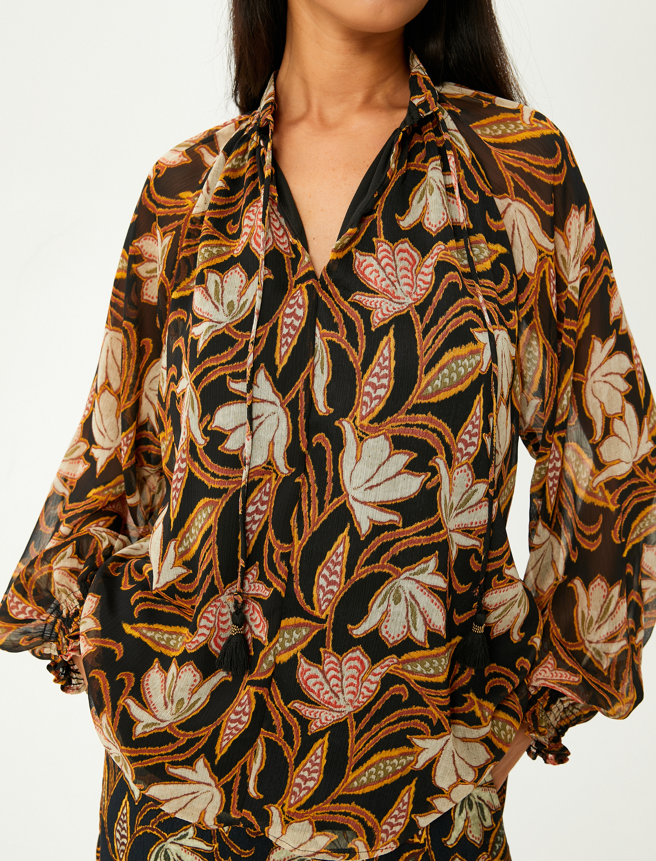   Şifon Bluz Bağlama Detaylı Hakim Yaka Balon Kollu Gipeli