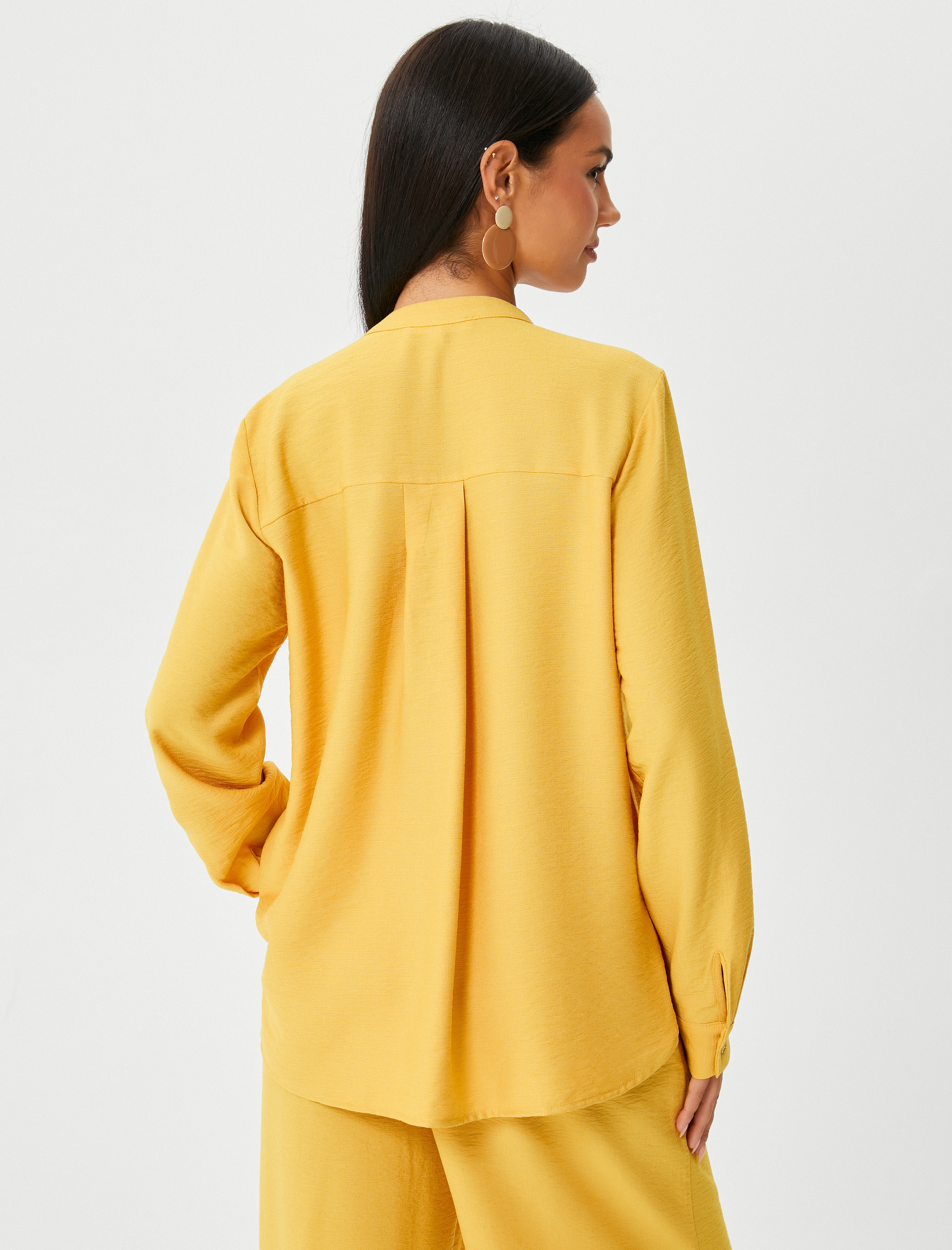   Uzun Kollu Gömlek Düğmeli Viskon Karışımlı Boncuk Bağlama Detaylı