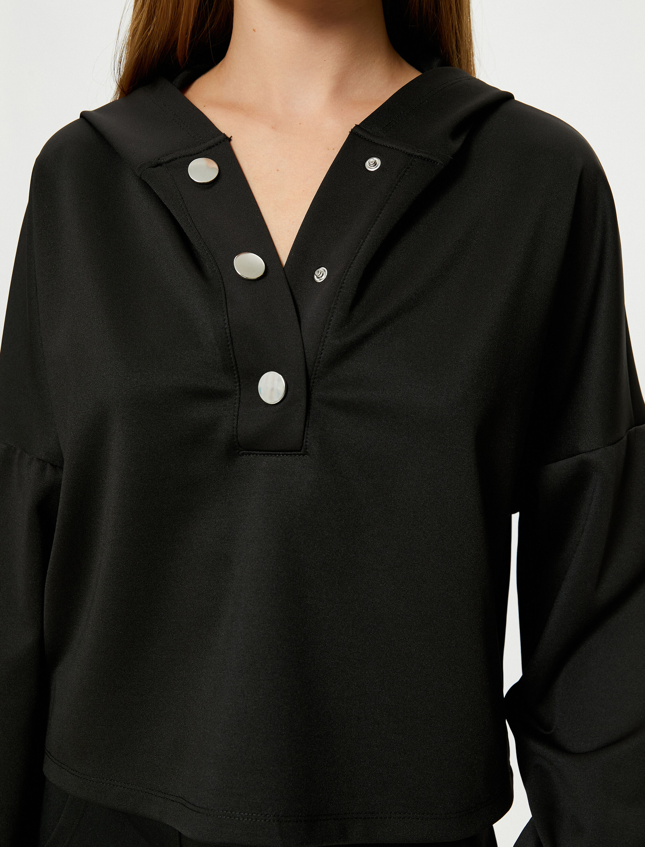   Kapüşonlu Spor Sweatshirt Manşetleri Lastikli Büyük Çıtçıt Kapama Detaylı