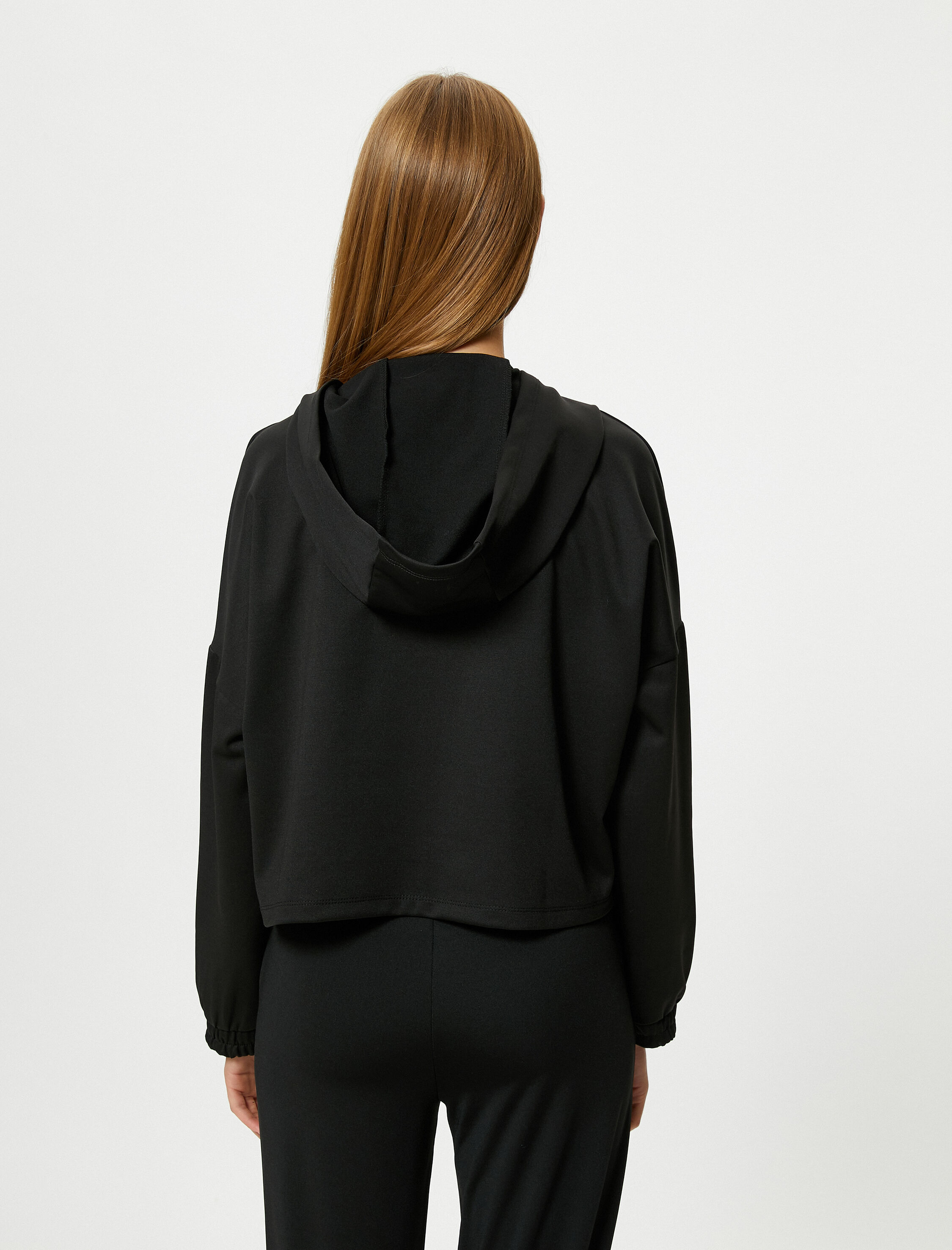   Kapüşonlu Spor Sweatshirt Manşetleri Lastikli Büyük Çıtçıt Kapama Detaylı