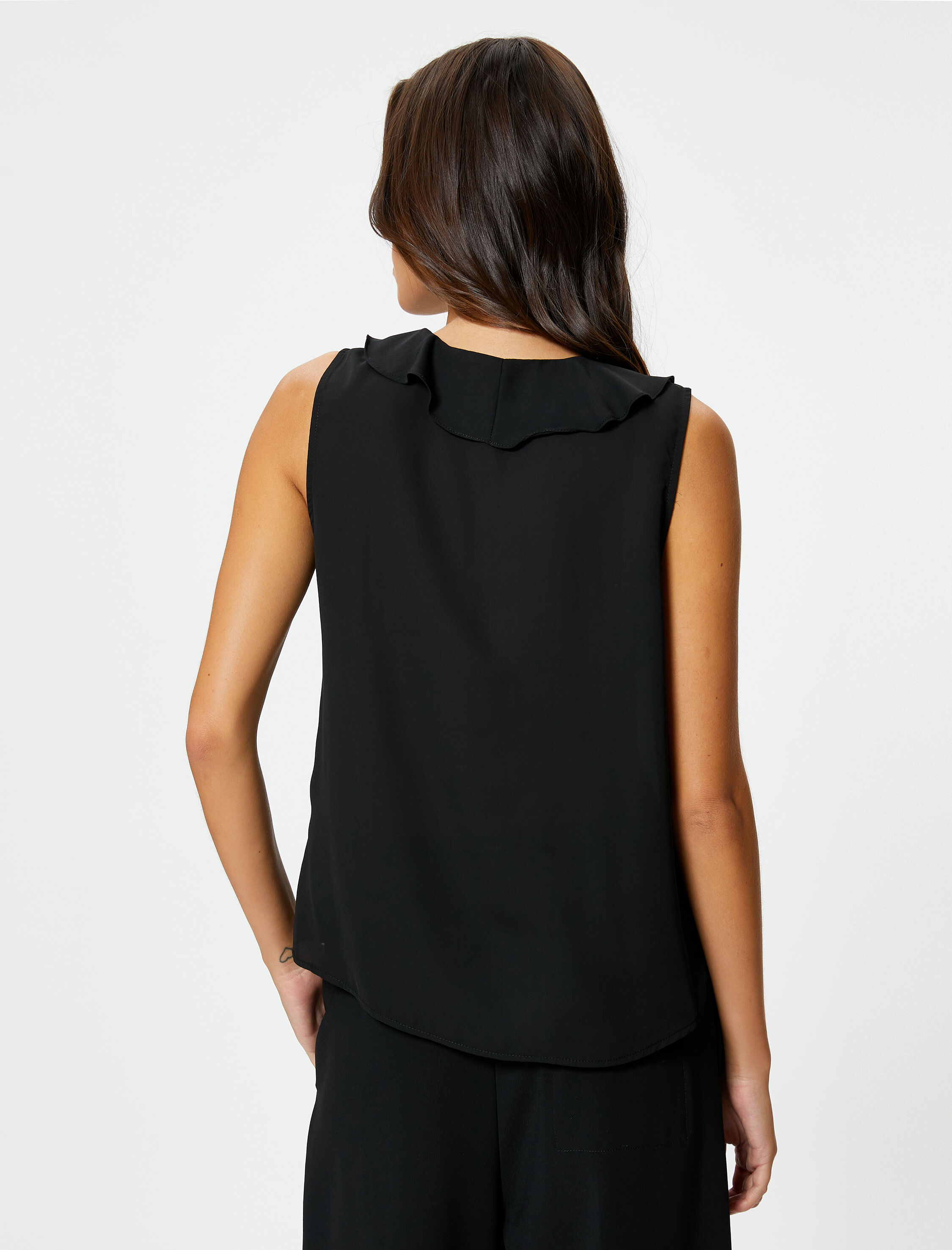   Kolsuz Bluz V Yaka Fırfırlı Regular Fit